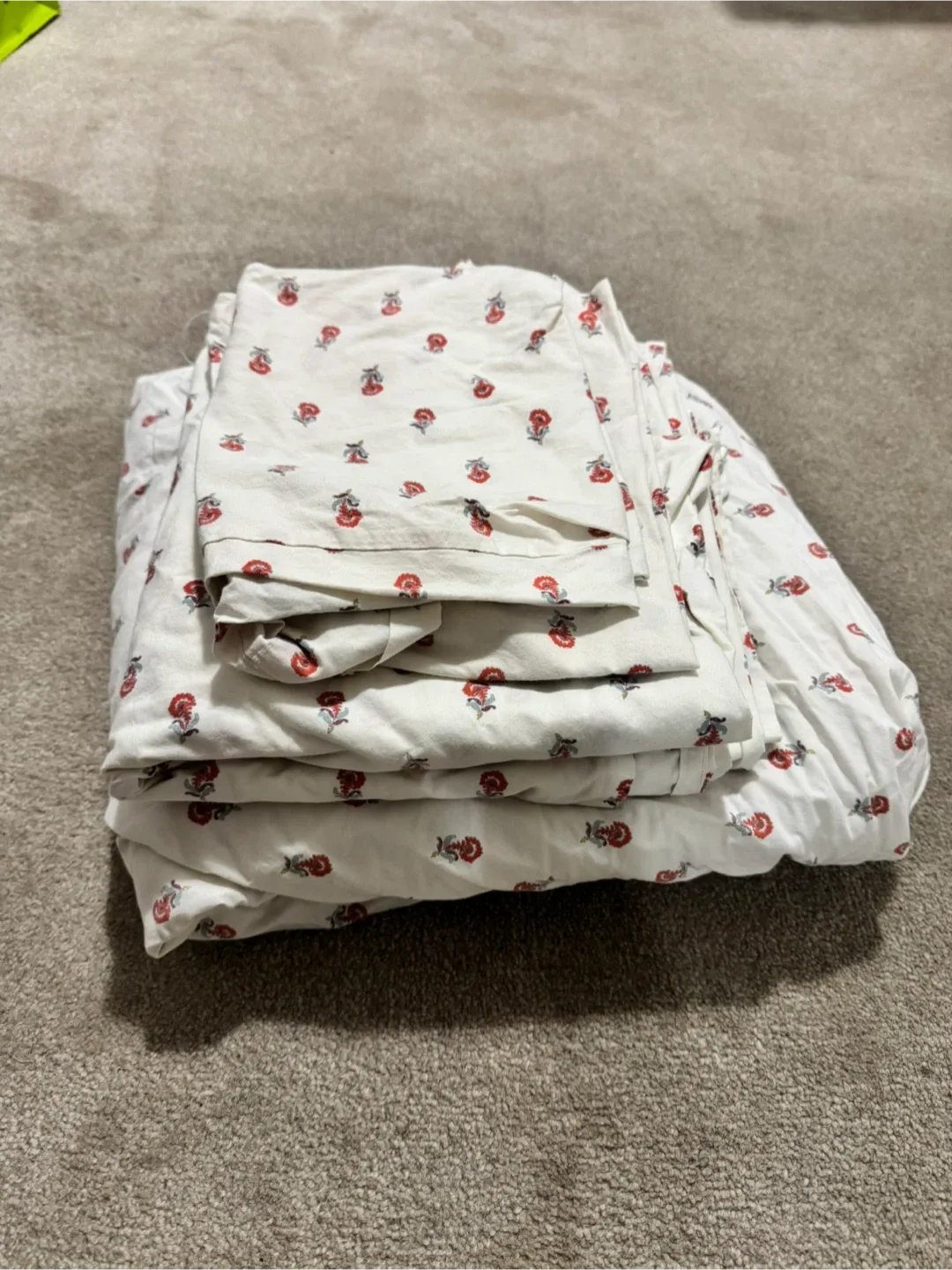 Bed sheet set and pillows image indicator(2)