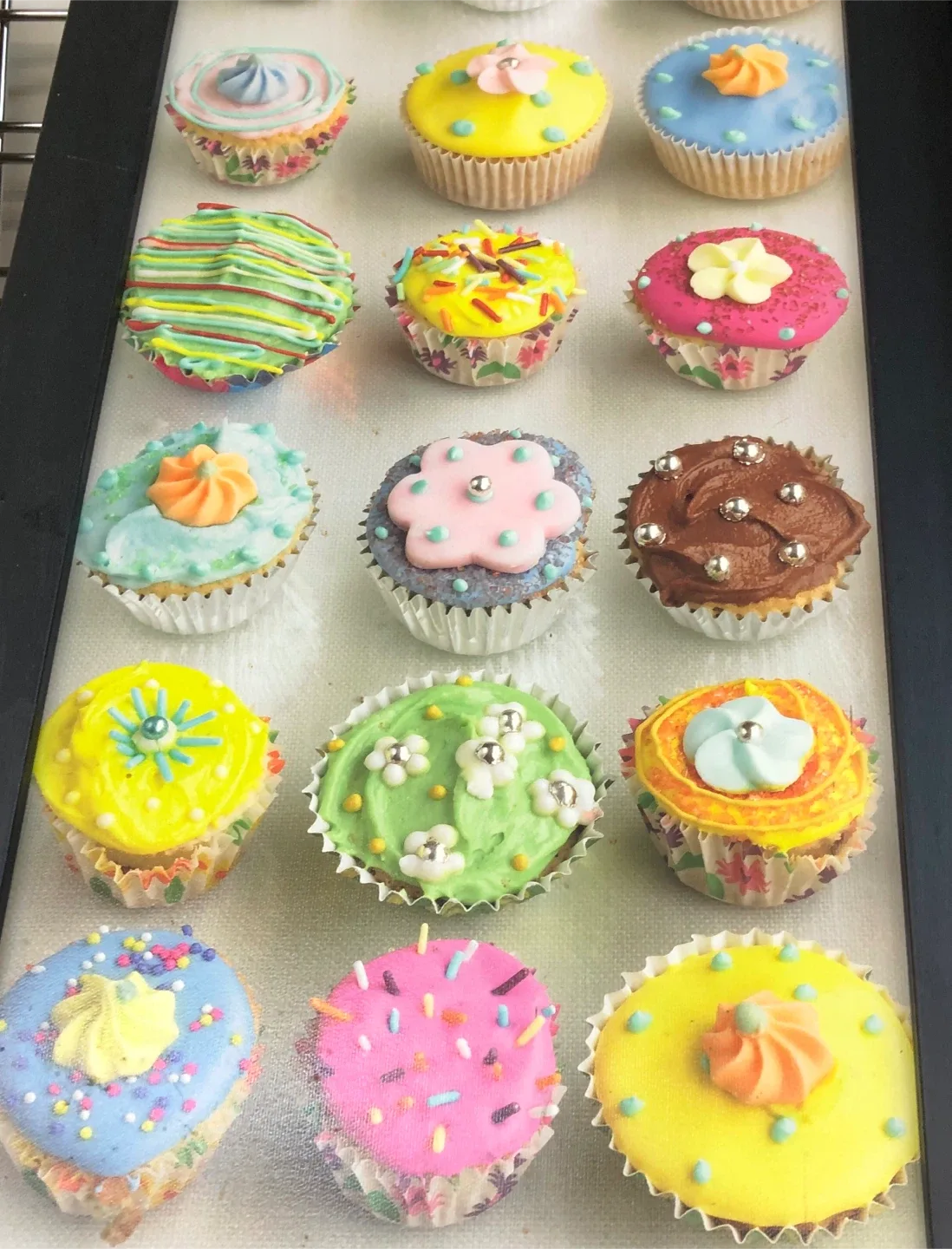 Cupcake & Muffin liners, Baking decorations image indicator(4)