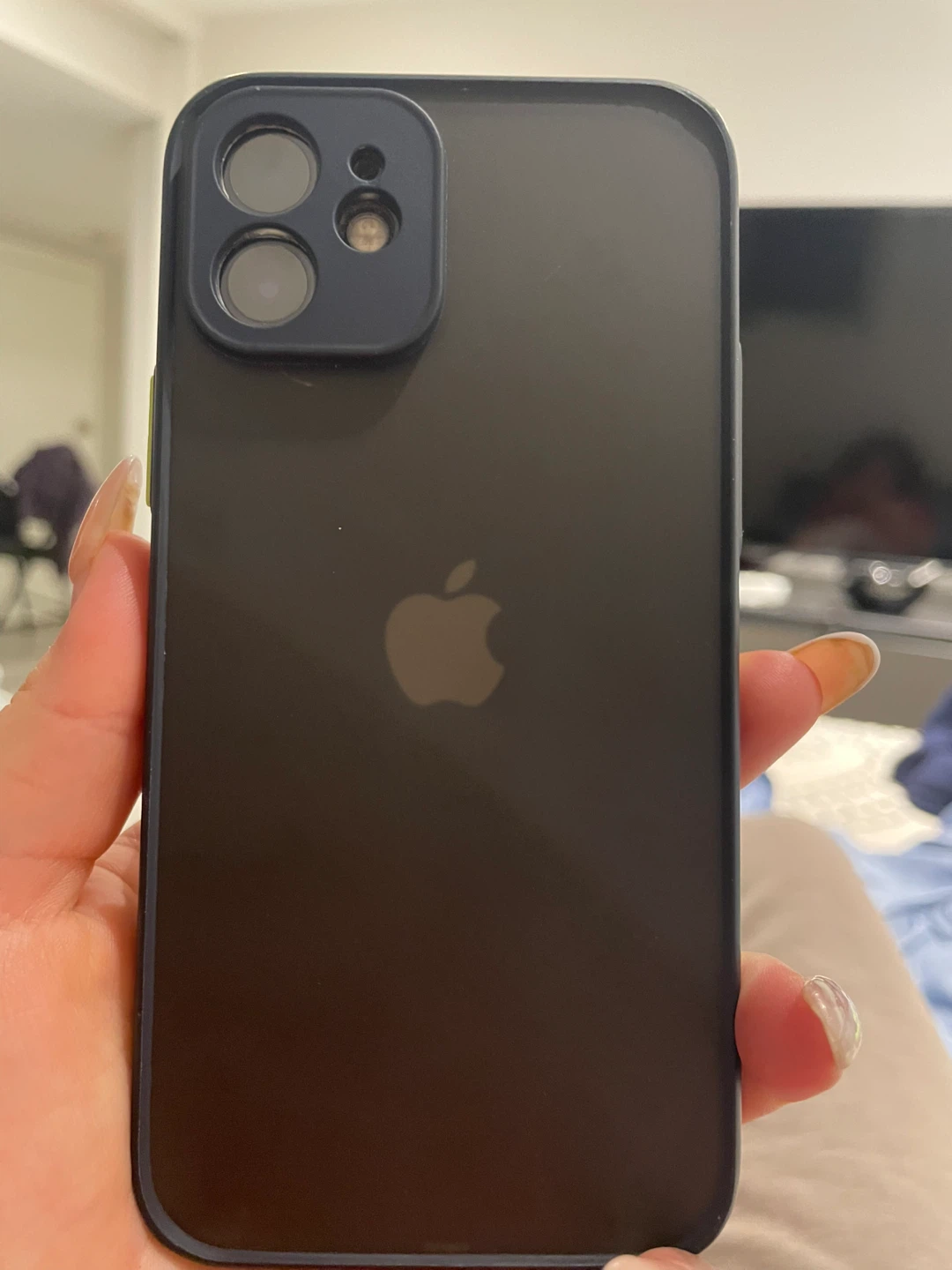 Black iphone 12 with case and lense protector - photo 5