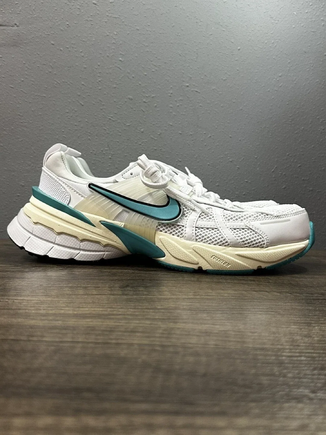 Nike V2K Run image indicator(3)