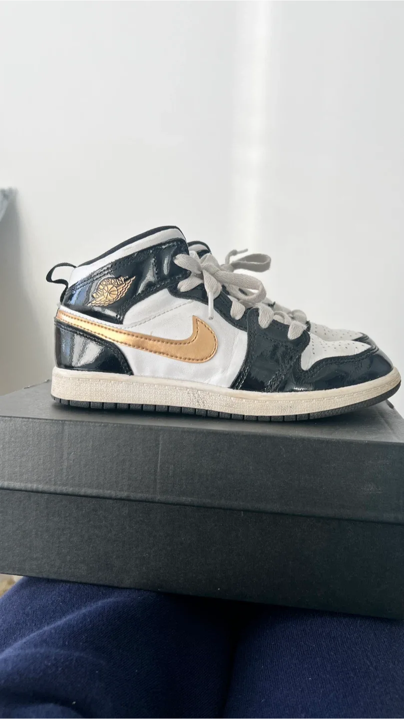 Jordan 1 Mid SE (PS) Size 2Y