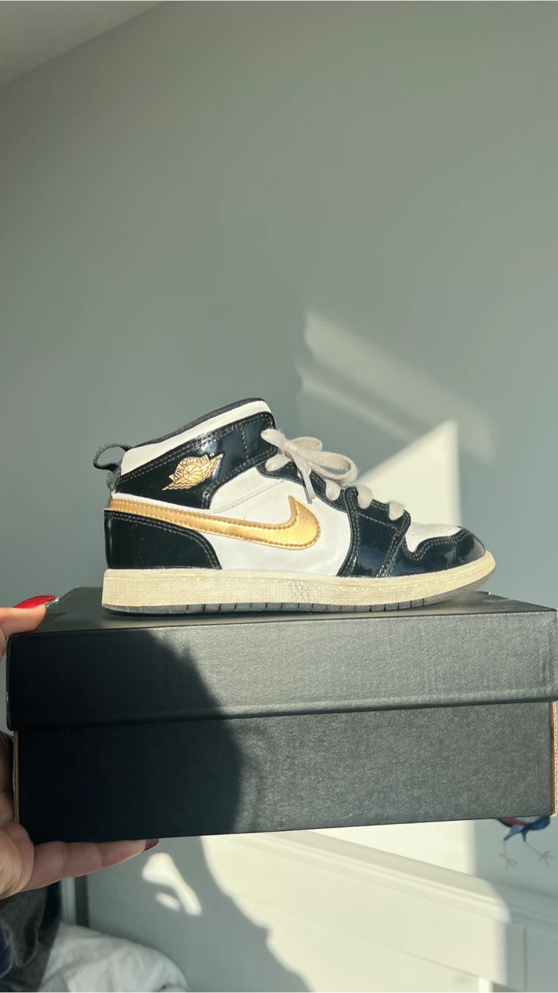 Jordan 1 Mid SE (PS) Size 2Y - photo 2