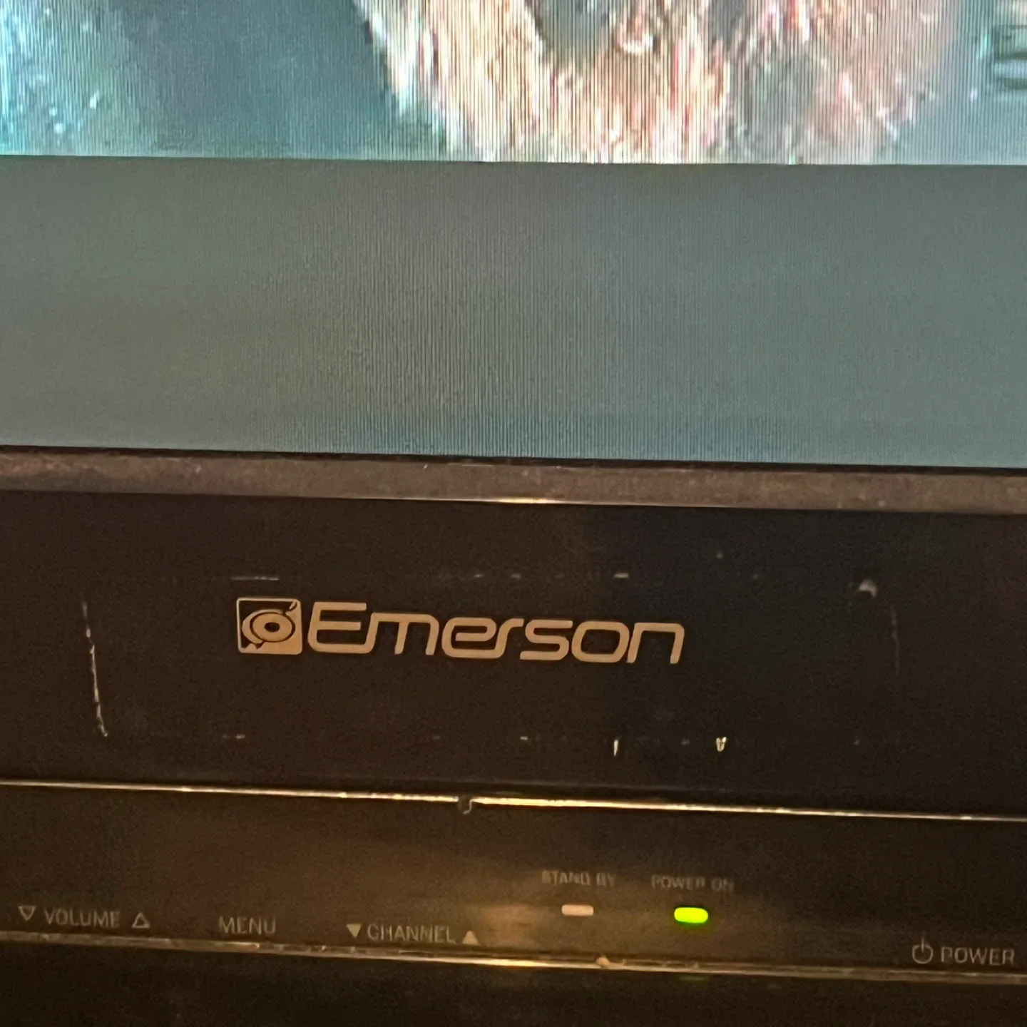 Emerson LC260EM1 26" LCD TV image indicator(2)