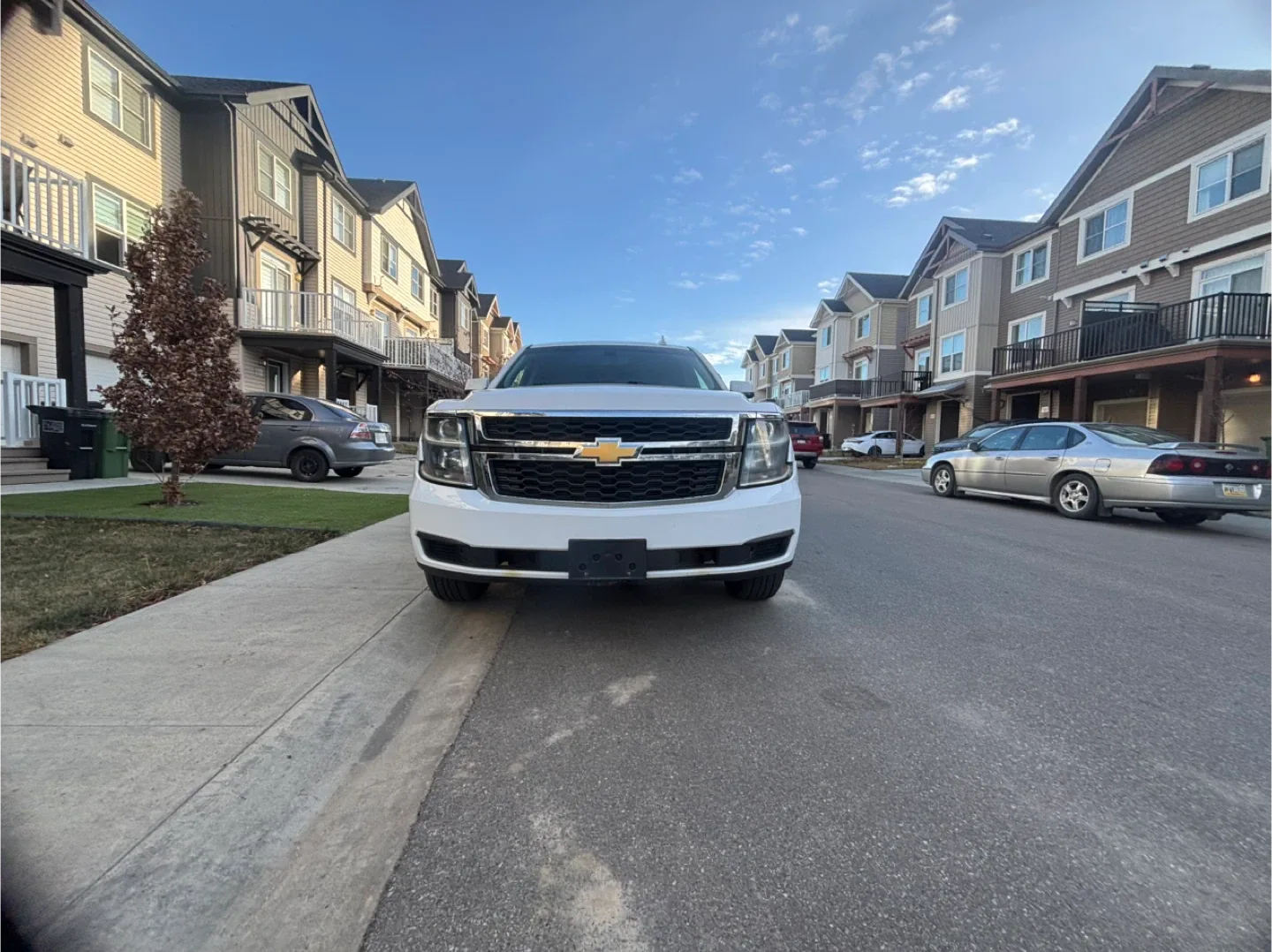 White Chevrolet Tahoe SUV 2019 image indicator(6)