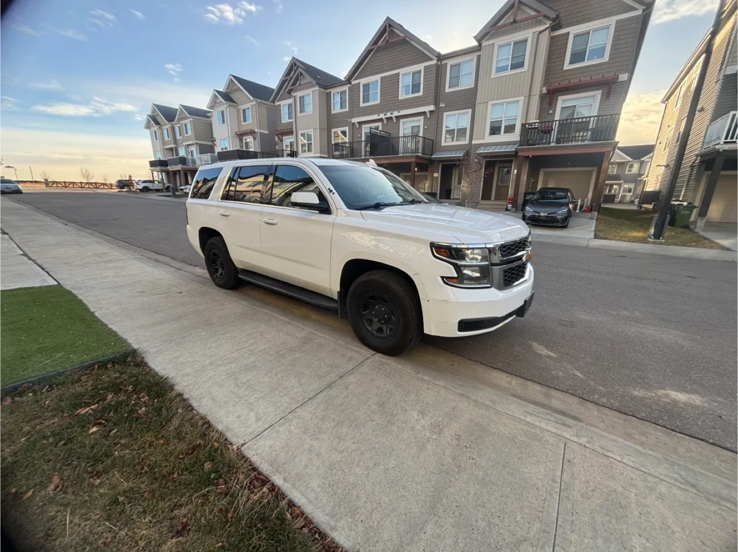 White Chevrolet Tahoe SUV 2019