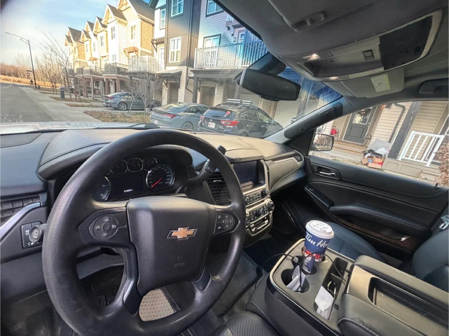 White Chevrolet Tahoe SUV 2019 image indicator(10)