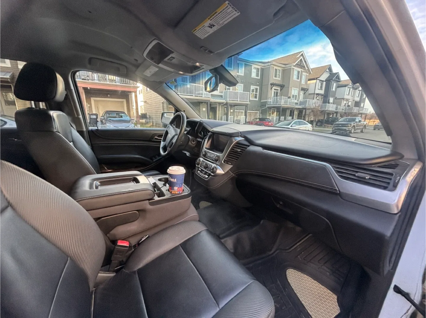 White Chevrolet Tahoe SUV 2019 image indicator(7)