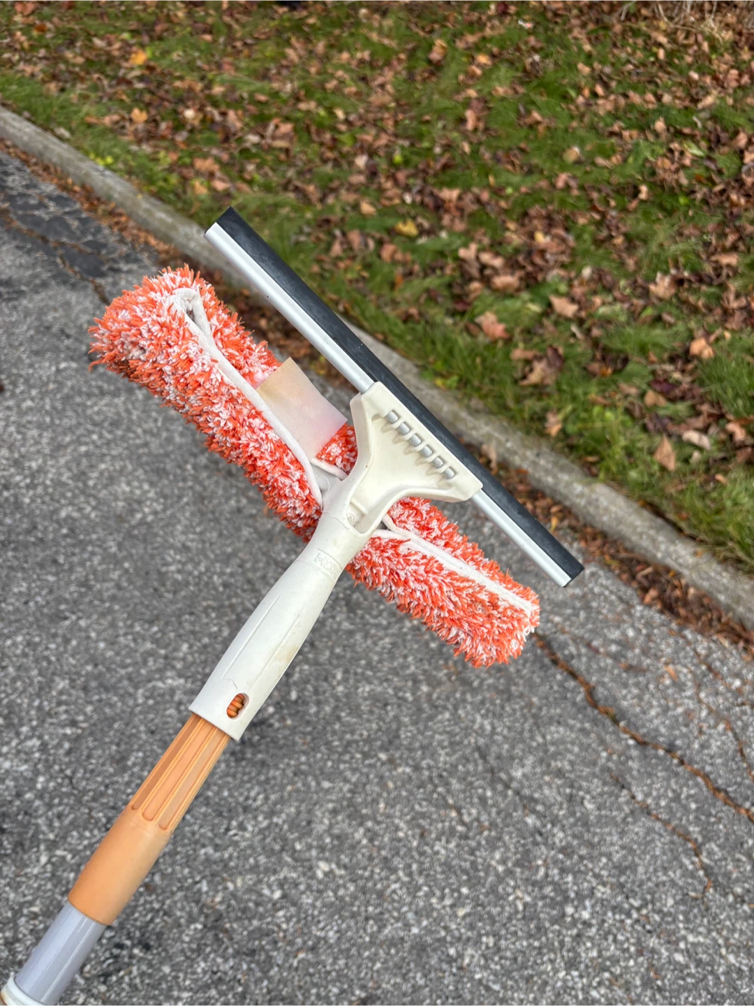 Window Squeegee with Microfiber Scrubber #cleanout - photo 3