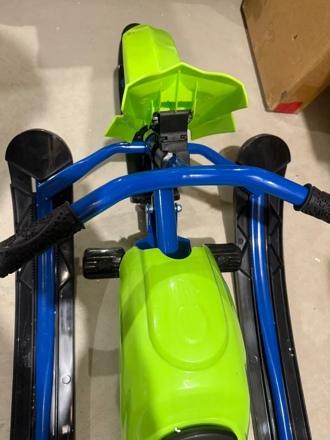 Snow Racer Sled Tobogganing Bike with Breaks Padded Rubber Seat image indicator(2)