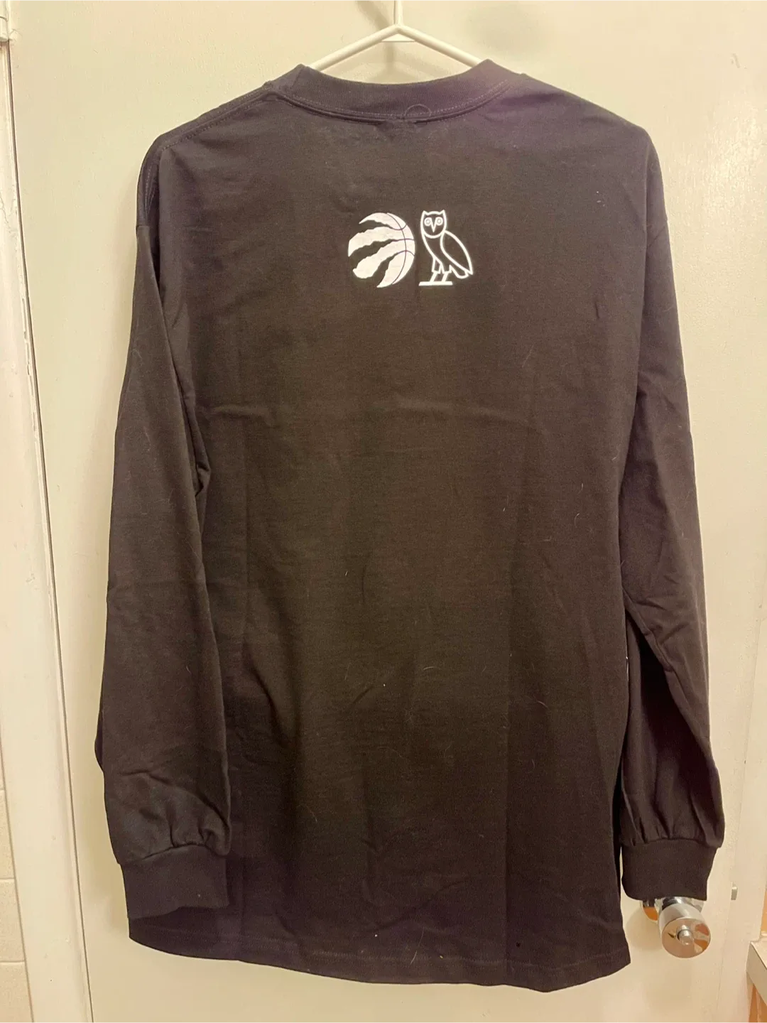 #cleanout OVO Toronto Raptors Long Sleeve Shirt - Size Large image indicator(3)