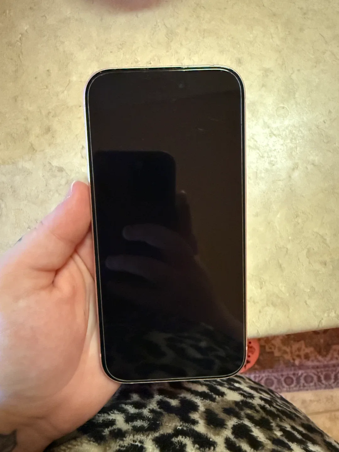 iPhone 15 Pink - Like New image indicator(5)