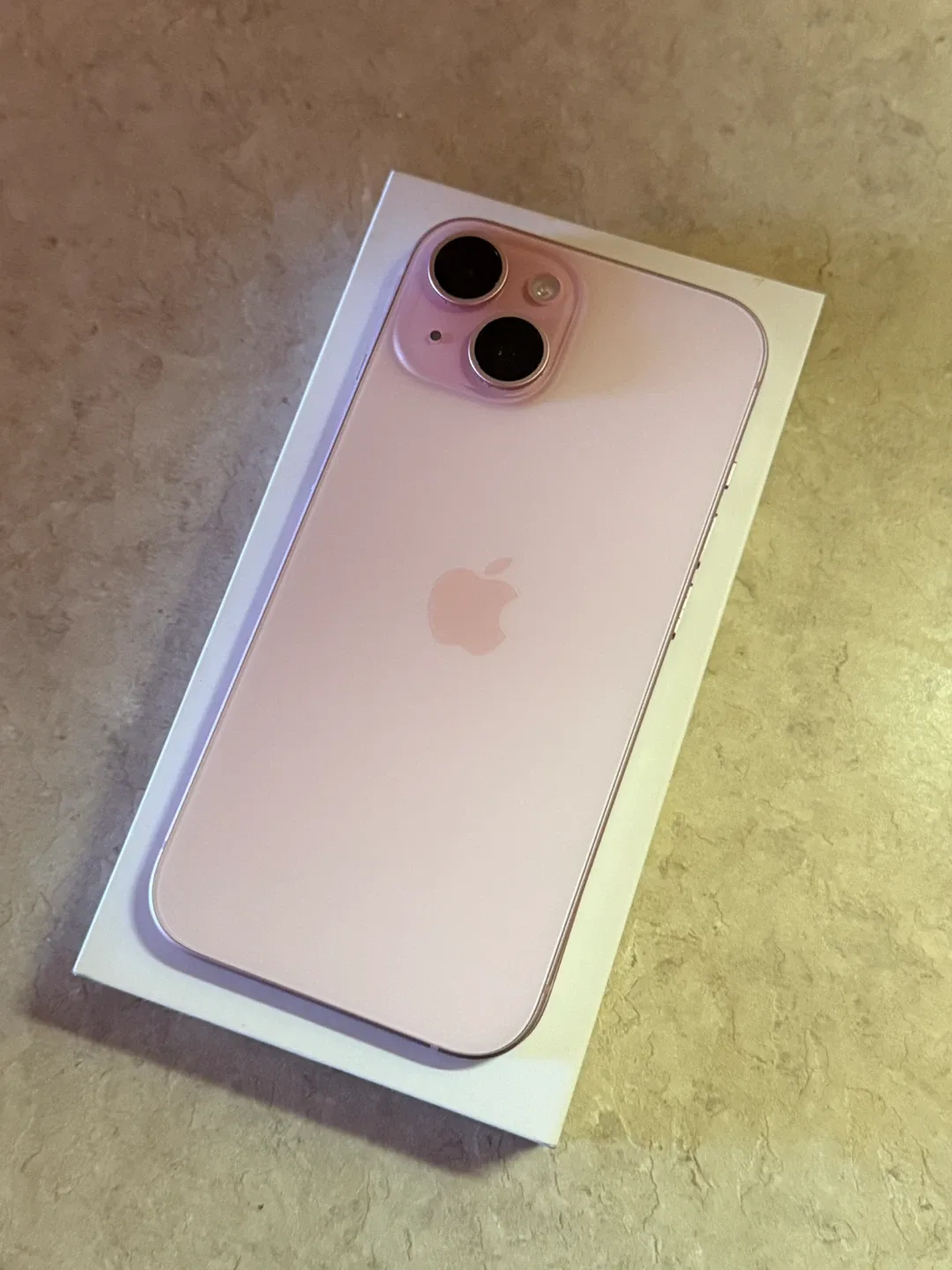 iPhone 15 Pink - Like New image indicator(2)