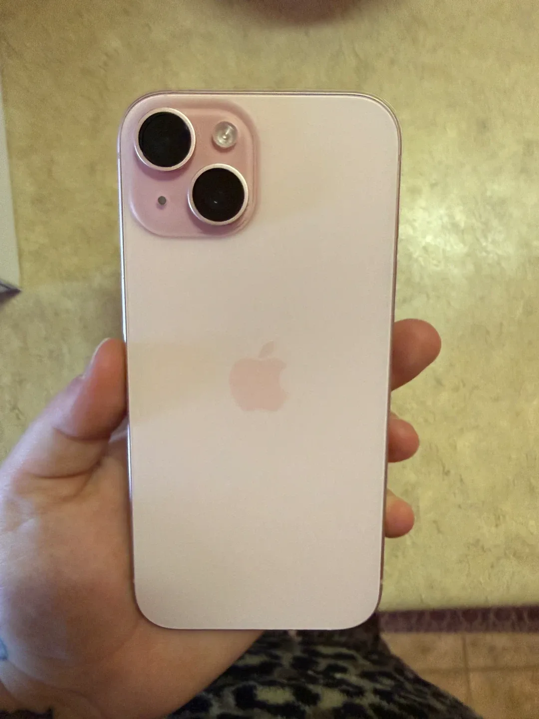 iPhone 15 Pink - Like New image indicator(4)