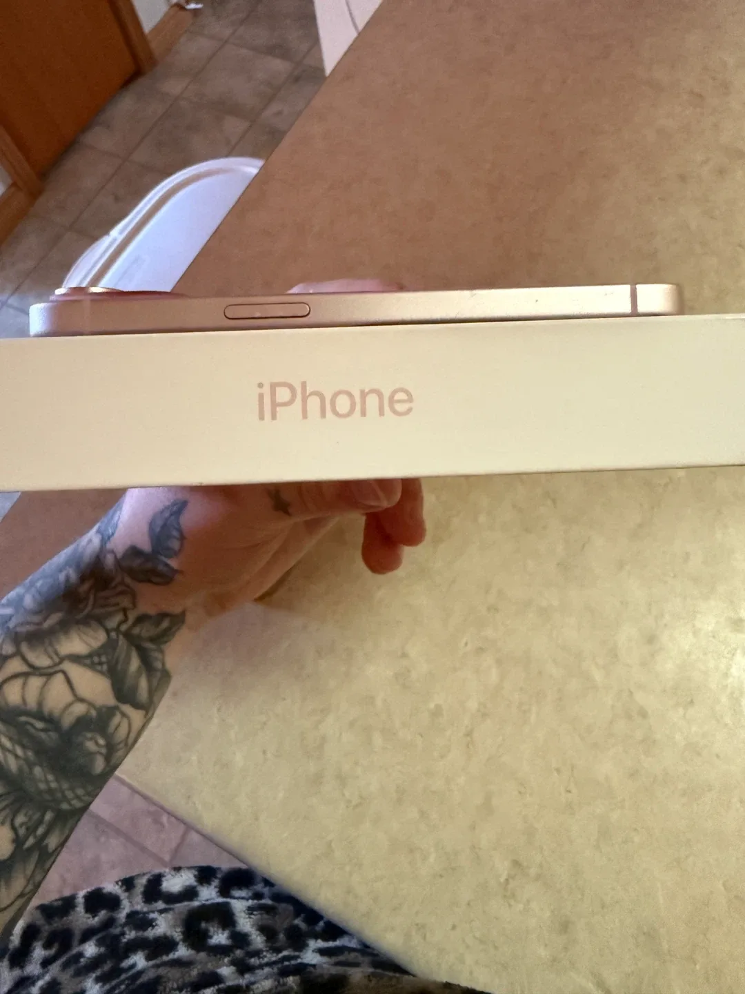 iPhone 15 Pink - Like New image indicator(7)