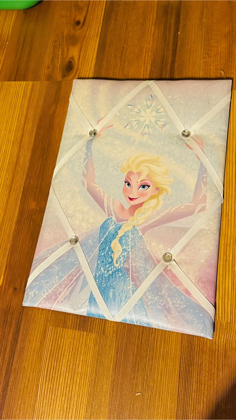 Disney Frozen Anna & Elsa Memo Board image indicator(2)