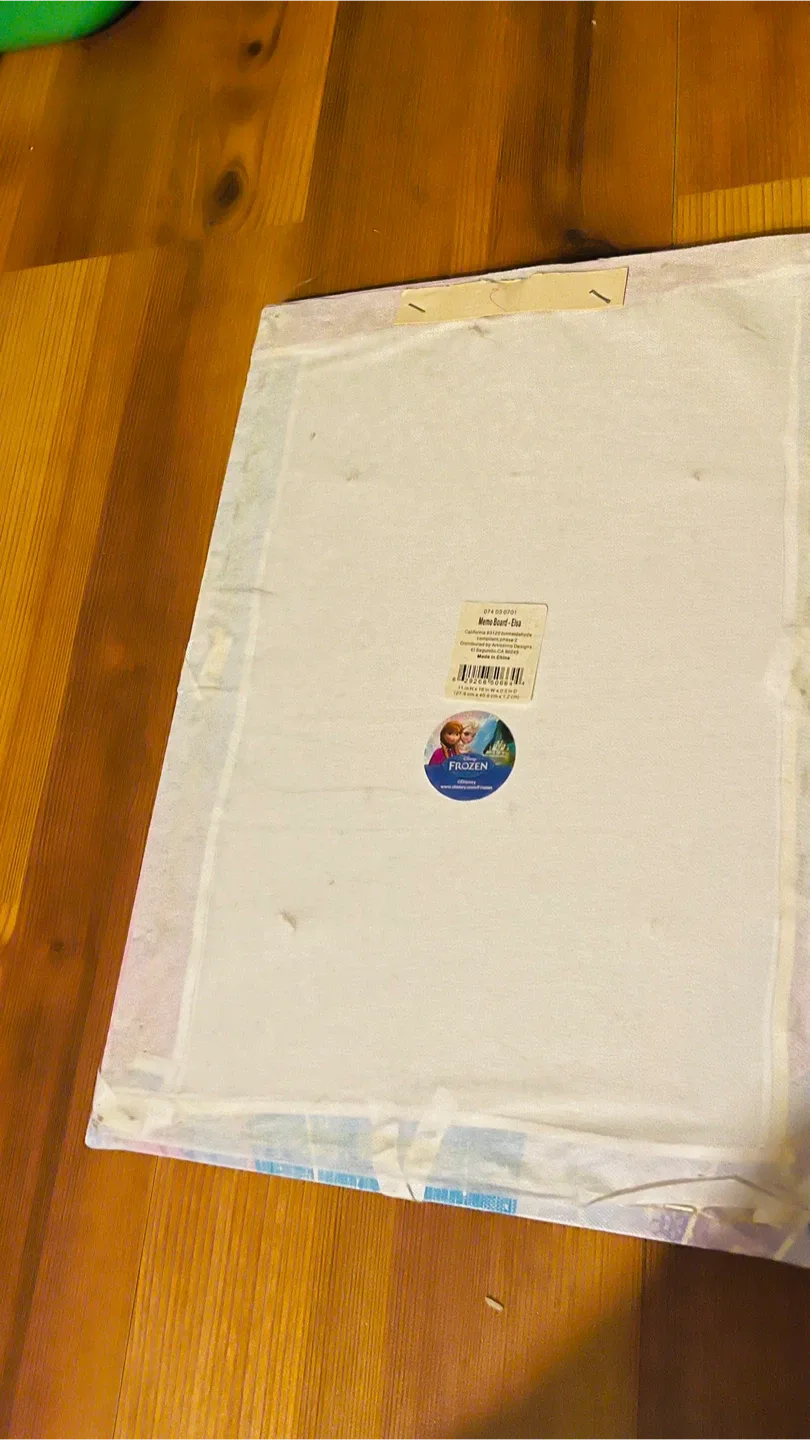 Disney Frozen Anna & Elsa Memo Board image indicator(5)