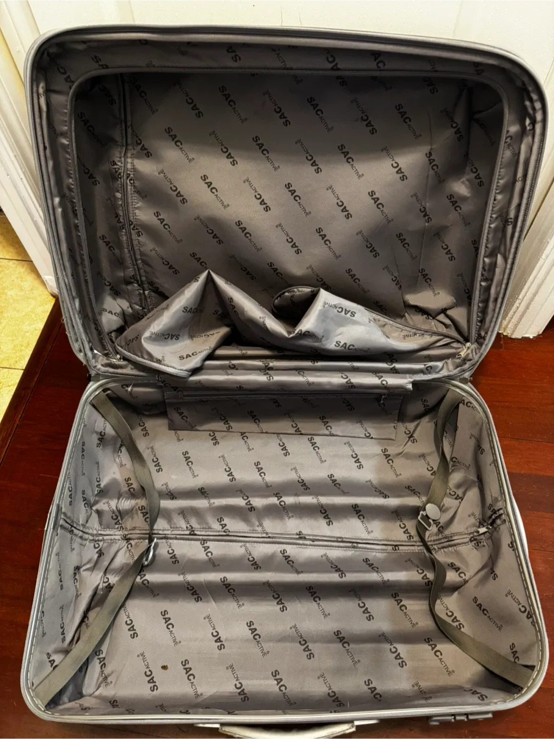 SAC active Carry-on Suitcase image indicator(4)