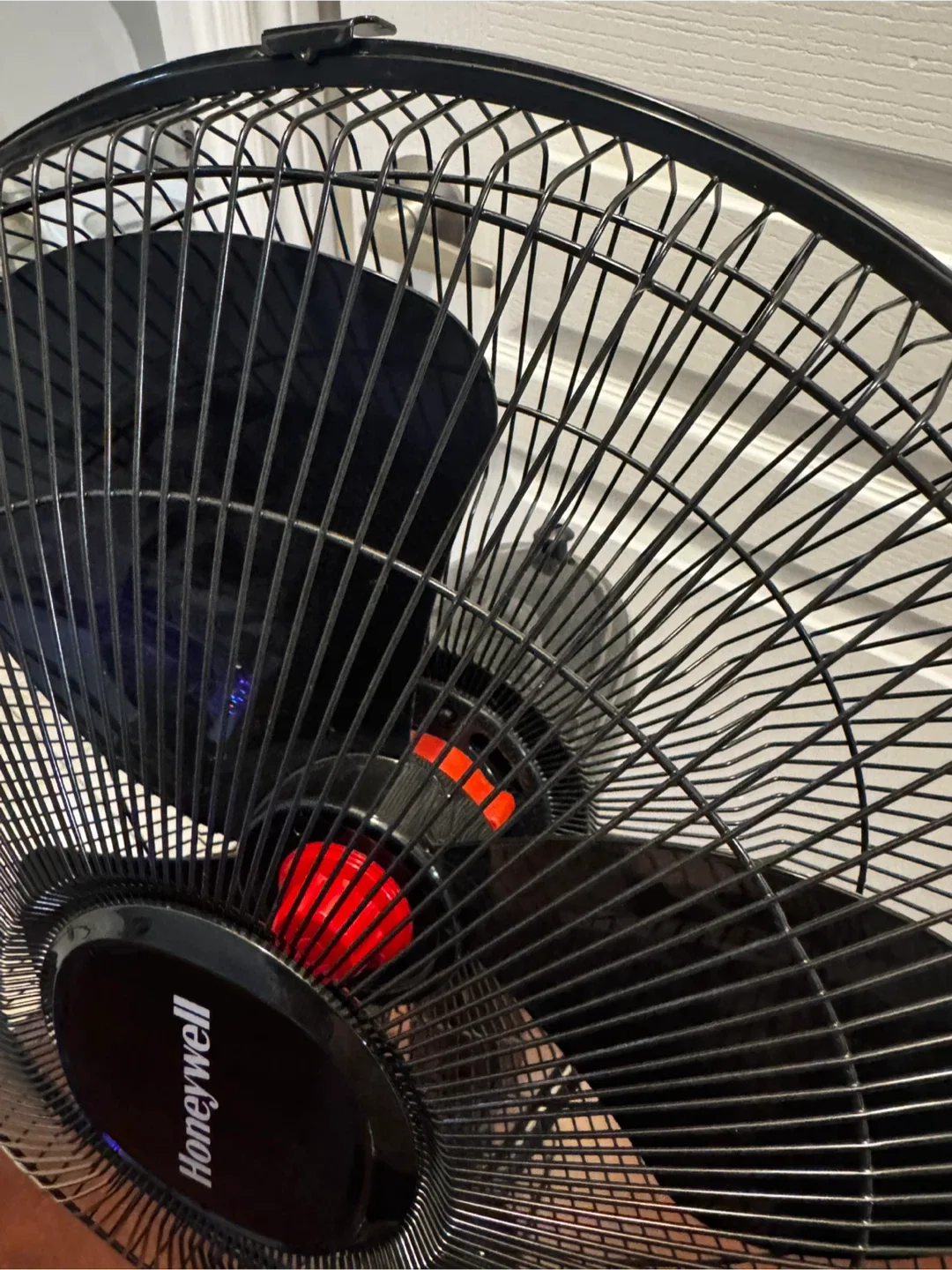 Honeywell Black Stand Fan image indicator(3)