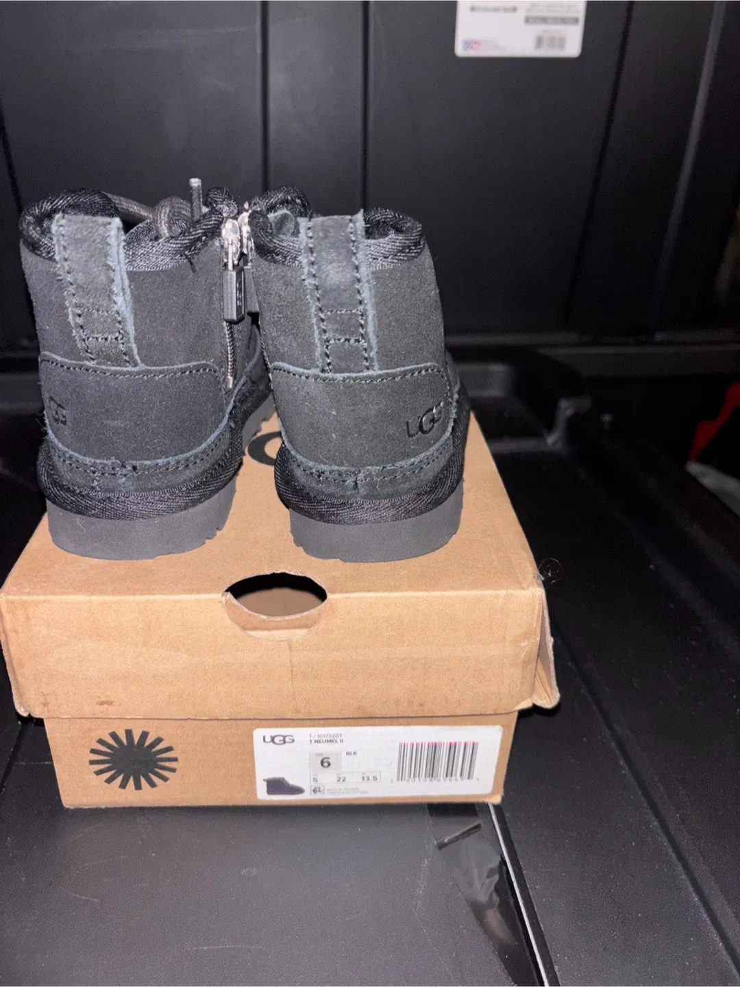 #CleanOut  UGG Neumel II Black Boots - Size 6 image indicator(4)