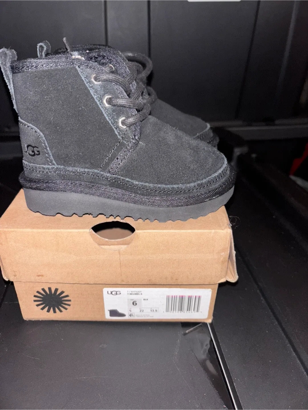 #CleanOut  UGG Neumel II Black Boots - Size 6 image indicator(3)