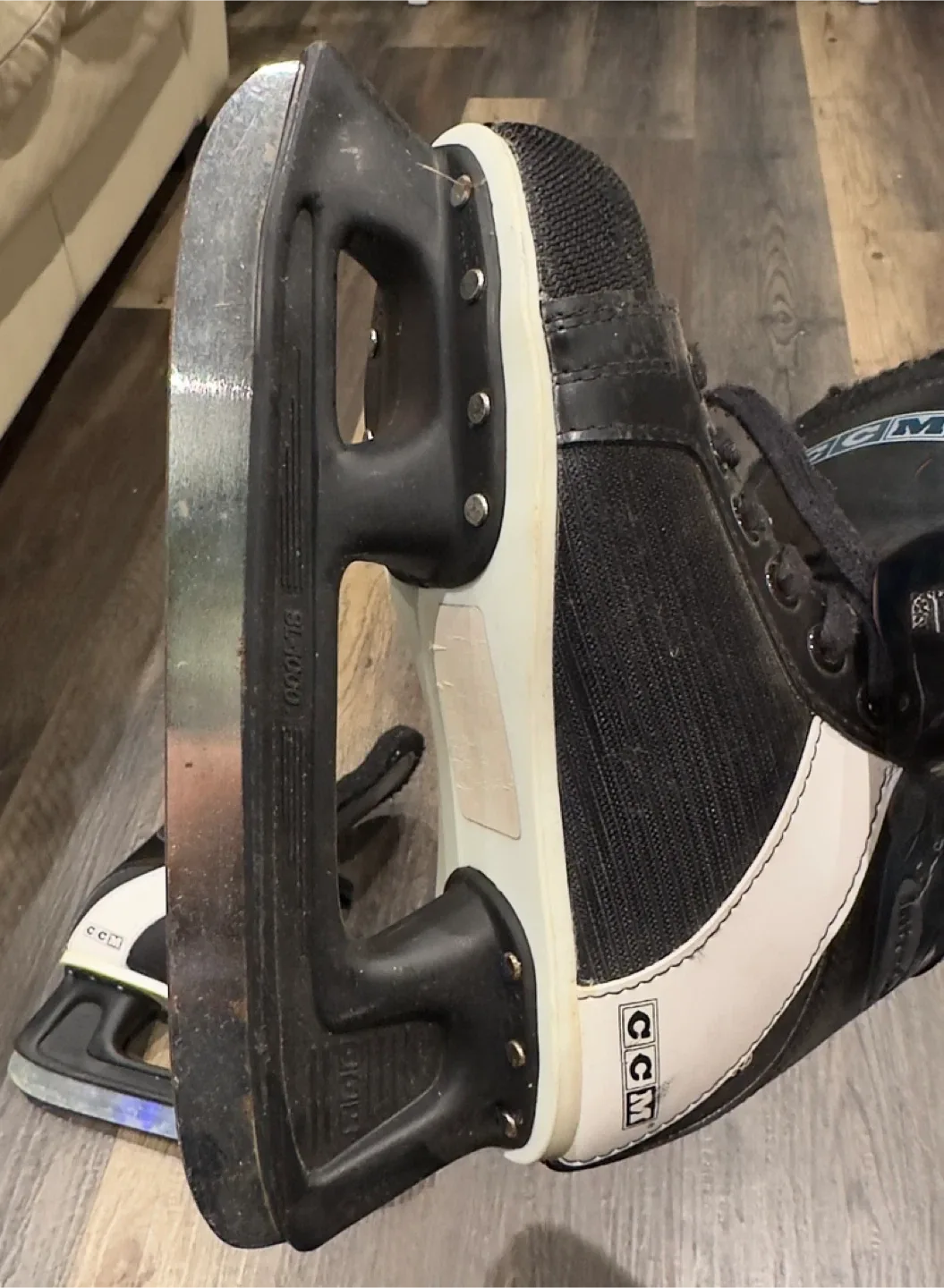 CCM Tacks Ice Skates - Size 6