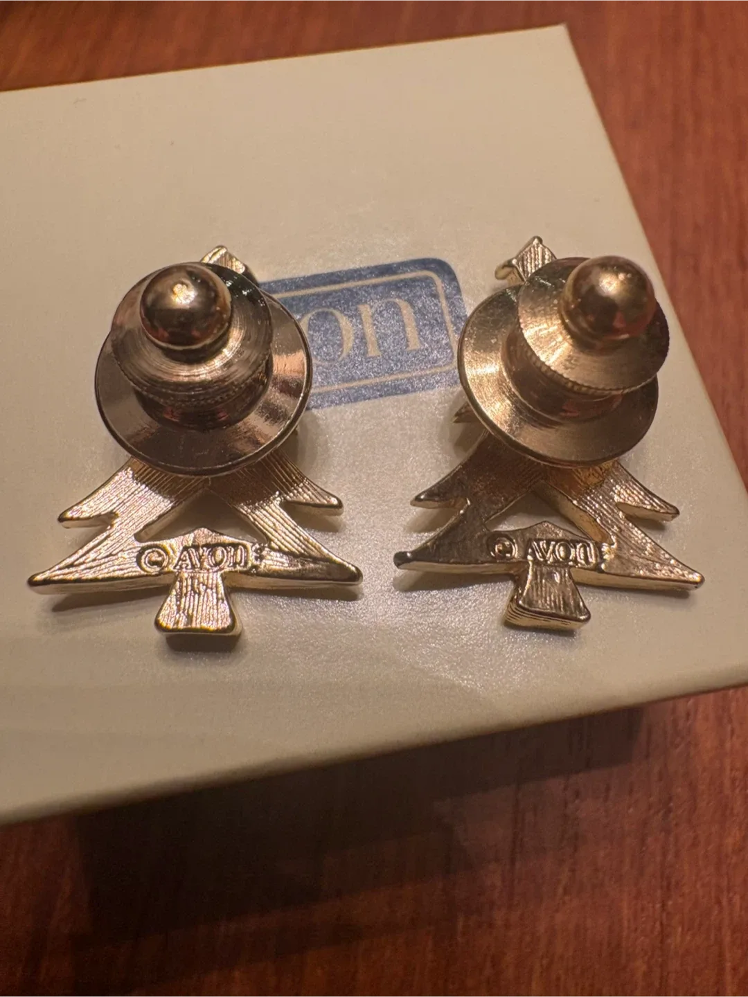 Avon Christmas Tree Pin Set - Gold Tone image indicator(5)