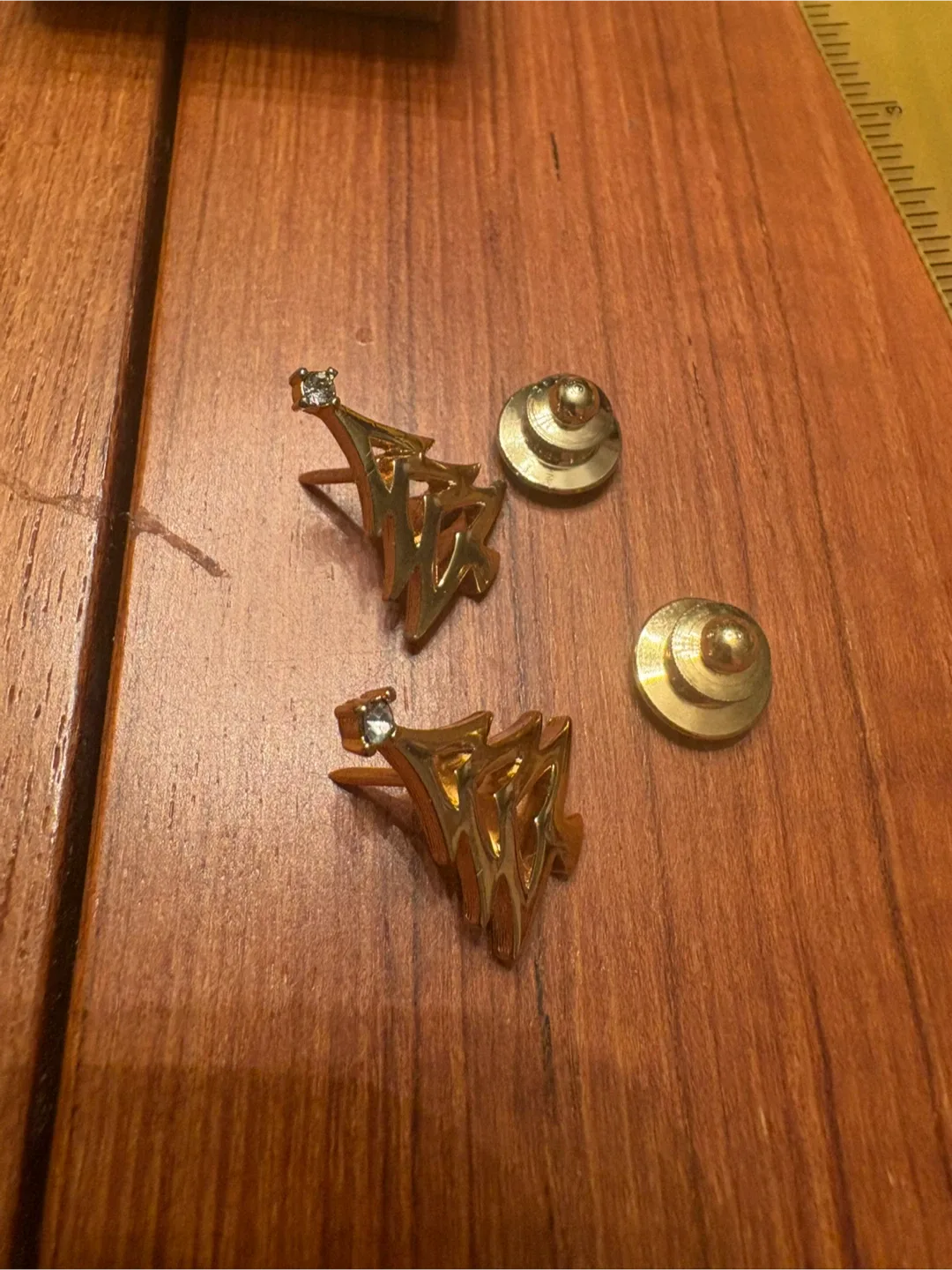 Avon Christmas Tree Pin Set - Gold Tone image indicator(3)