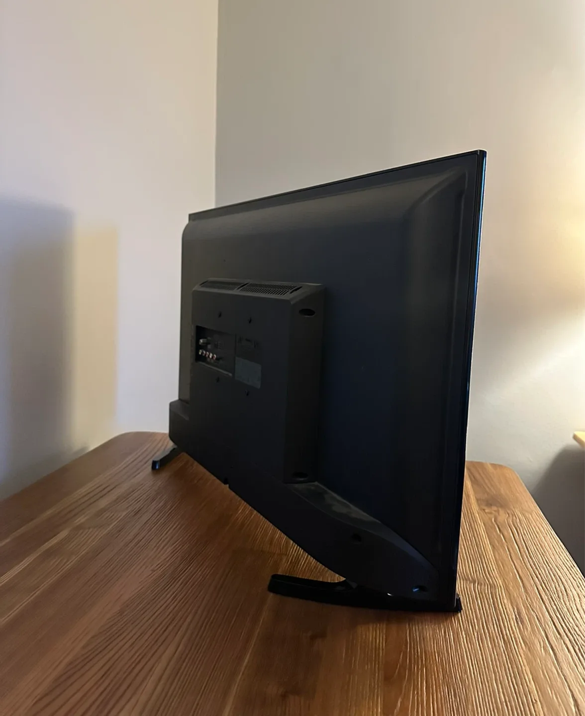 Samsung TV with Remote image indicator(2)