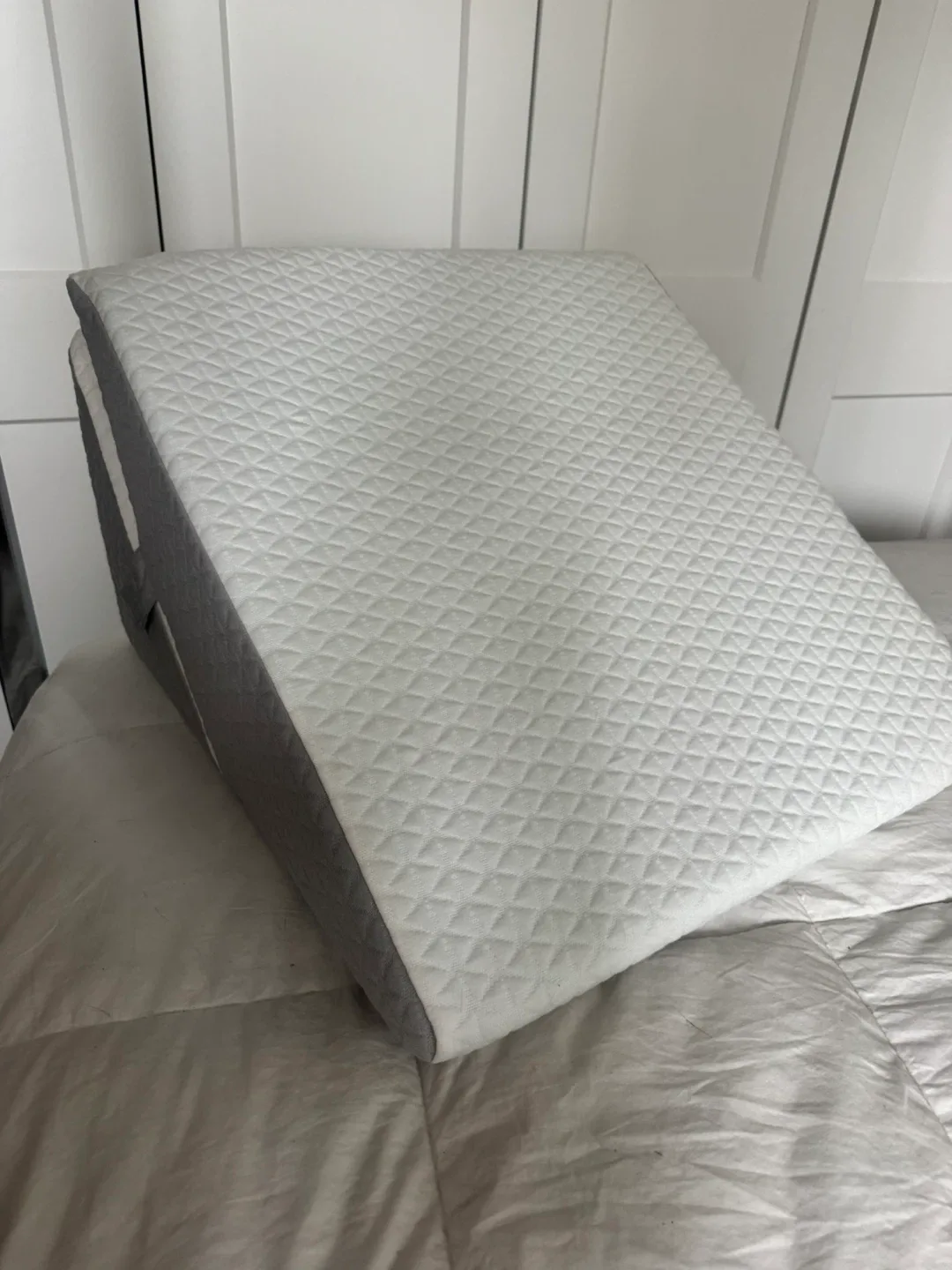 Bed Wedge Pillow multifunctional, multi use image indicator(10)