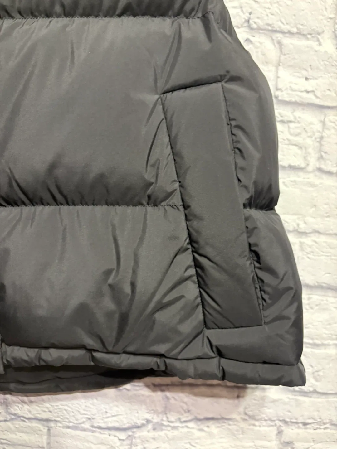 New Lululemon Wunder Puff Cropped Vest - Size 14 image indicator(4)