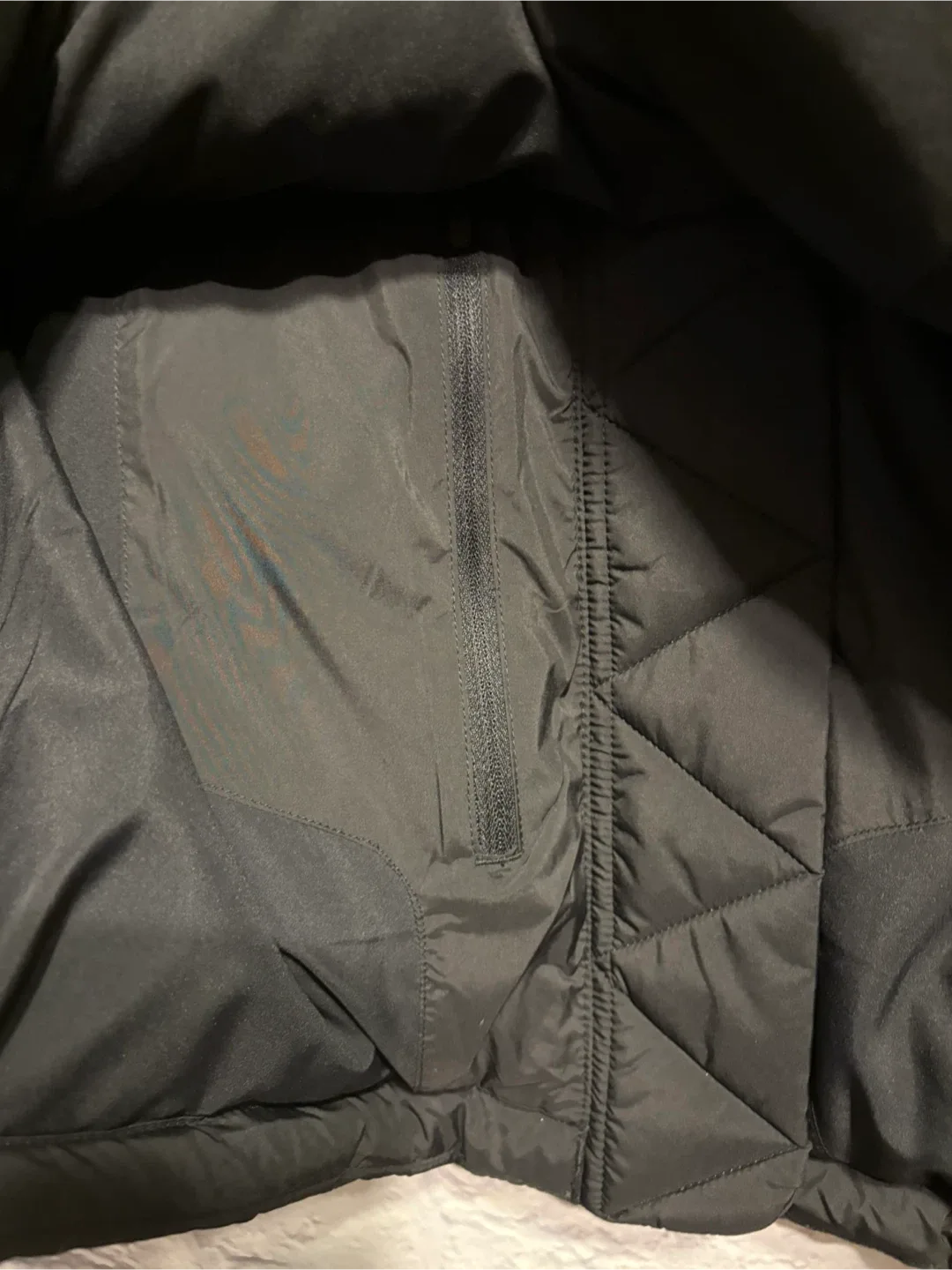 New Lululemon Wunder Puff Cropped Vest - Size 14 image indicator(9)