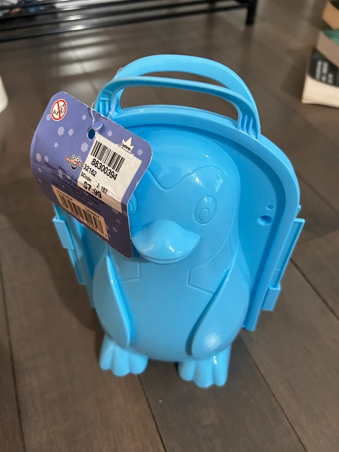 New DanaPlay Penguin Snow Mold - Ages 3+ image indicator(2)