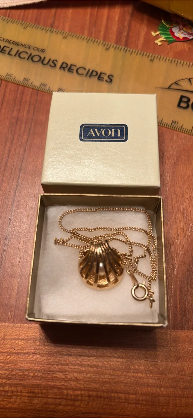 Retro Avon Golden Shell Convertible Necklace image indicator(5)