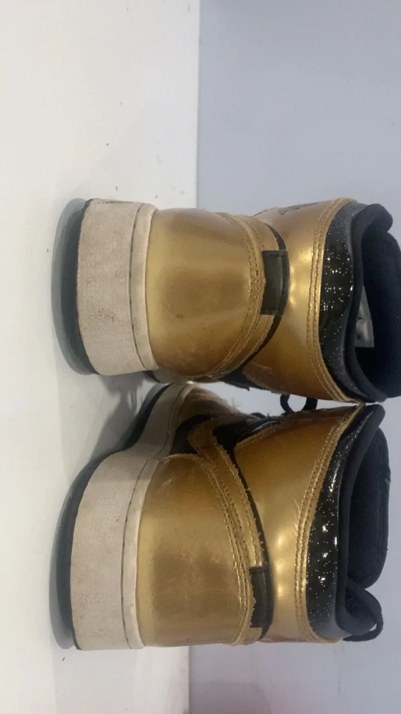 Air Jordan 1 High Black/Gold image indicator(3)