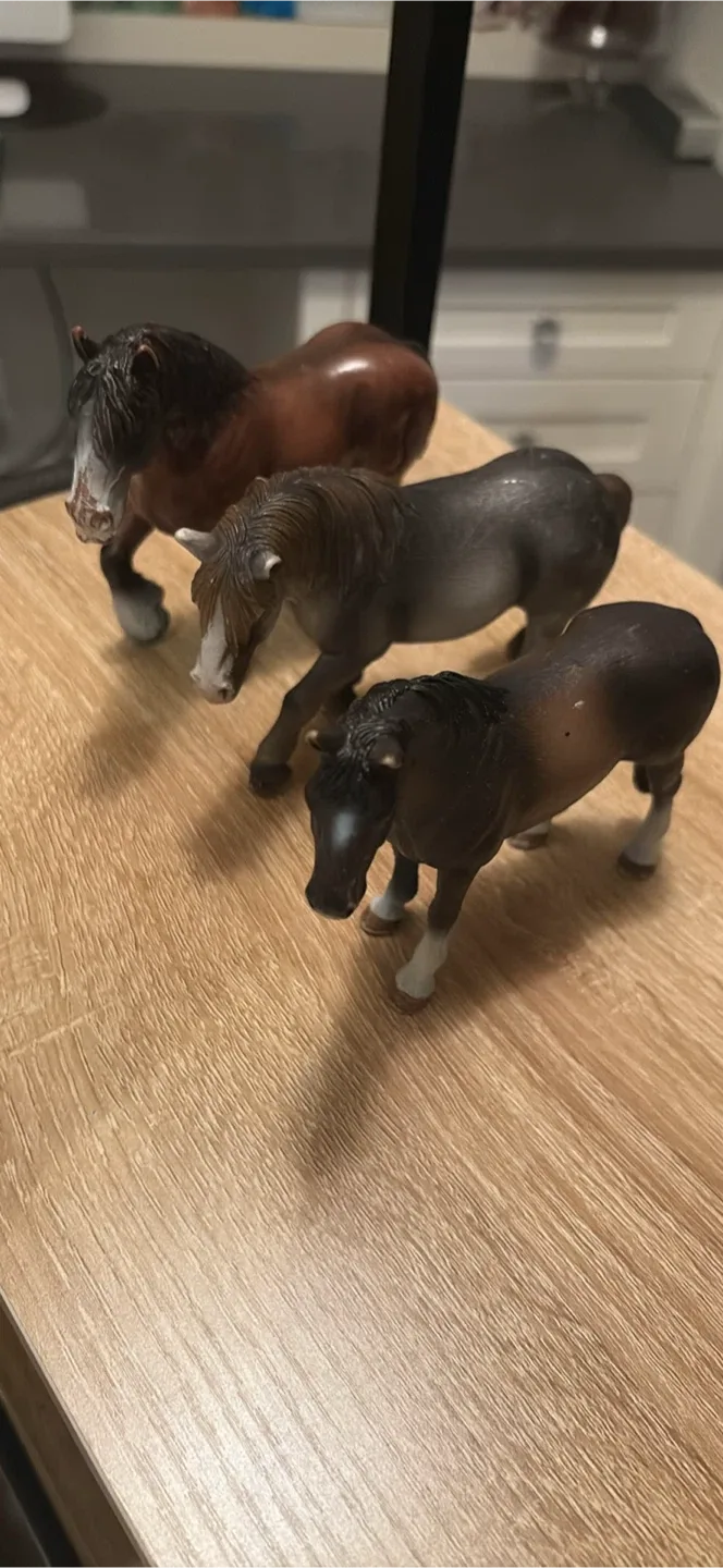 Schleich Figures Lot image indicator(4)