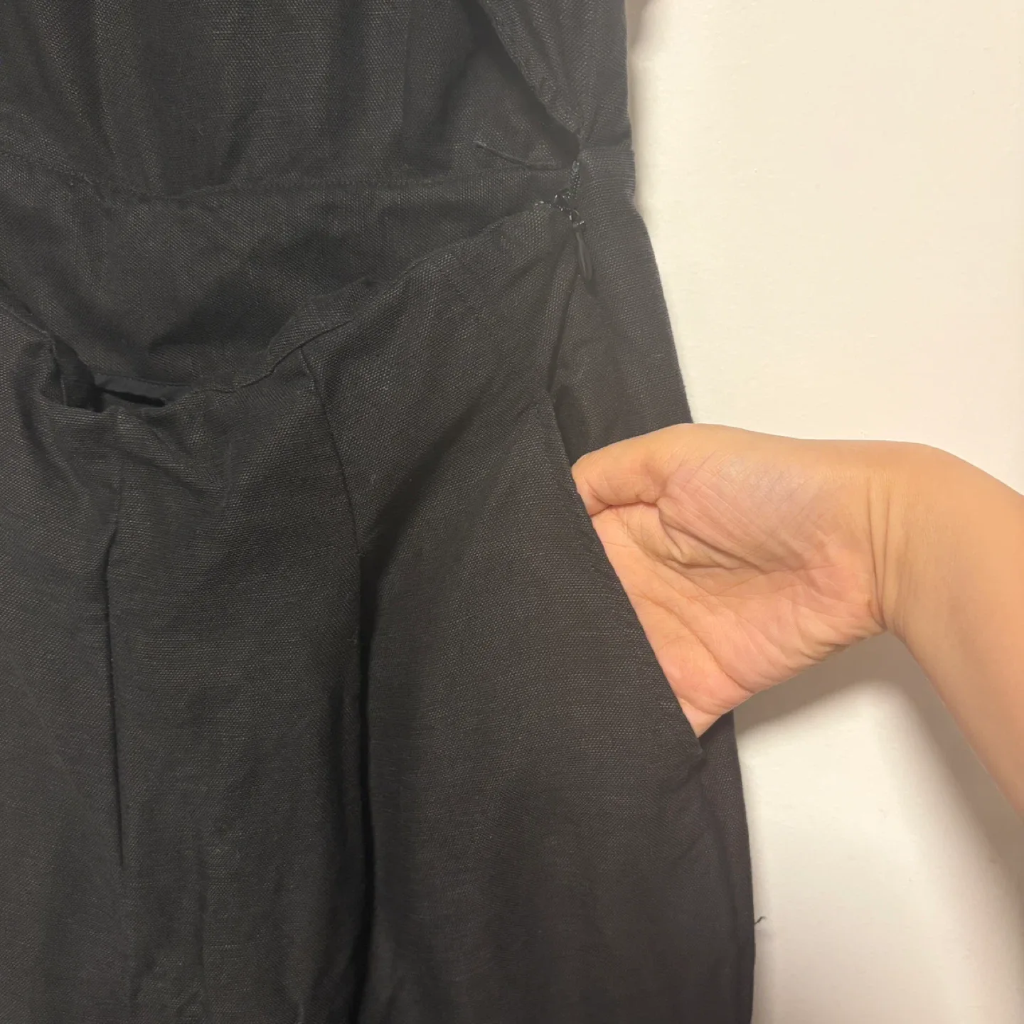 Aritzia Wilfred Black Brax Linen Blend Wrap Jumpsuit Size 6 image indicator(6)