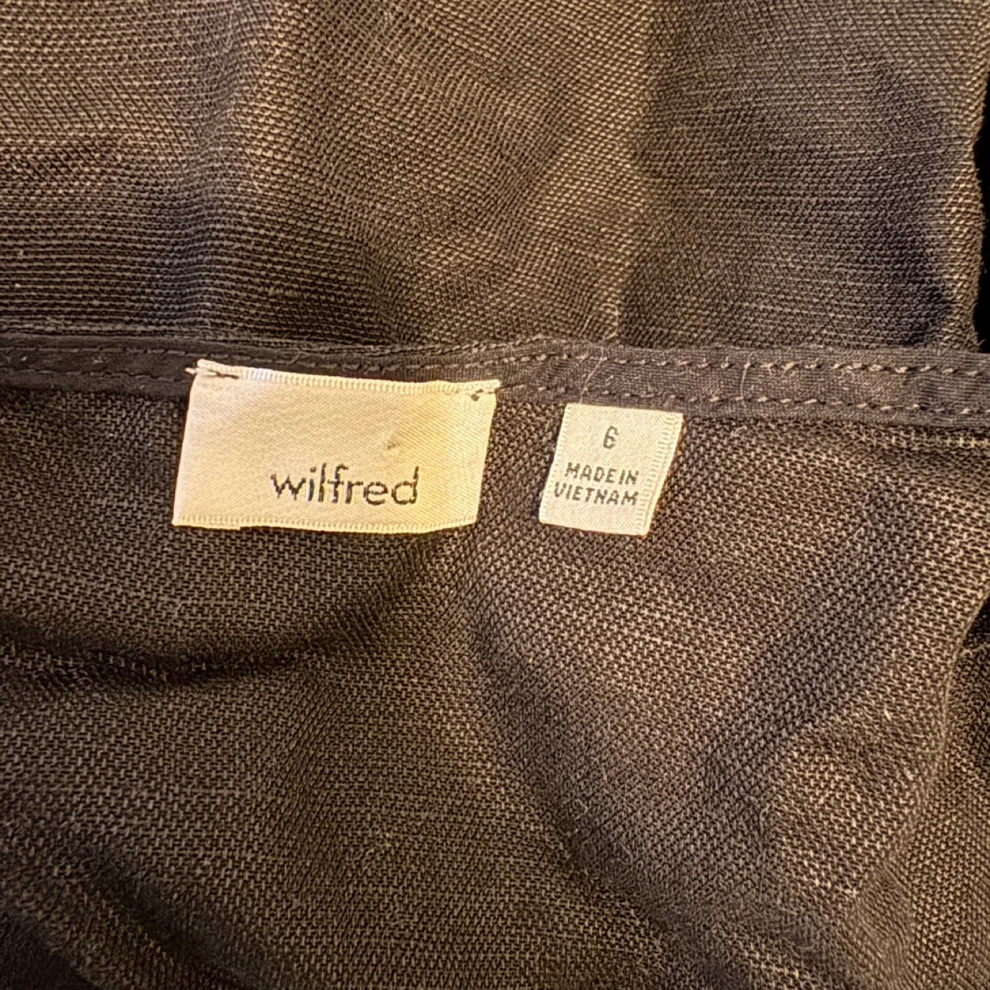 Aritzia Wilfred Black Brax Linen Blend Wrap Jumpsuit Size 6 image indicator(7)