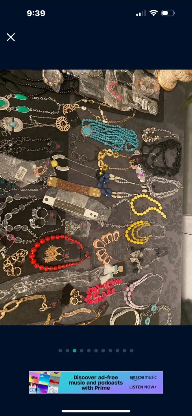 Paparazzi Jewelry Lot - Necklaces, Bracelets, Earrings image indicator(3)