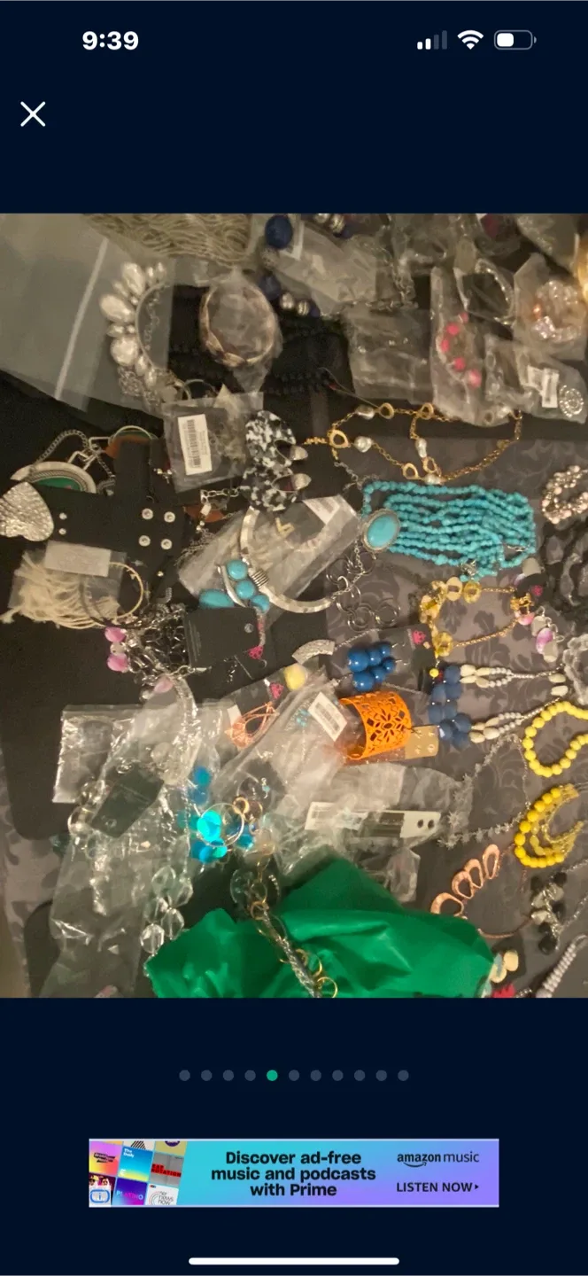 Paparazzi Jewelry Lot - Necklaces, Bracelets, Earrings image indicator(5)
