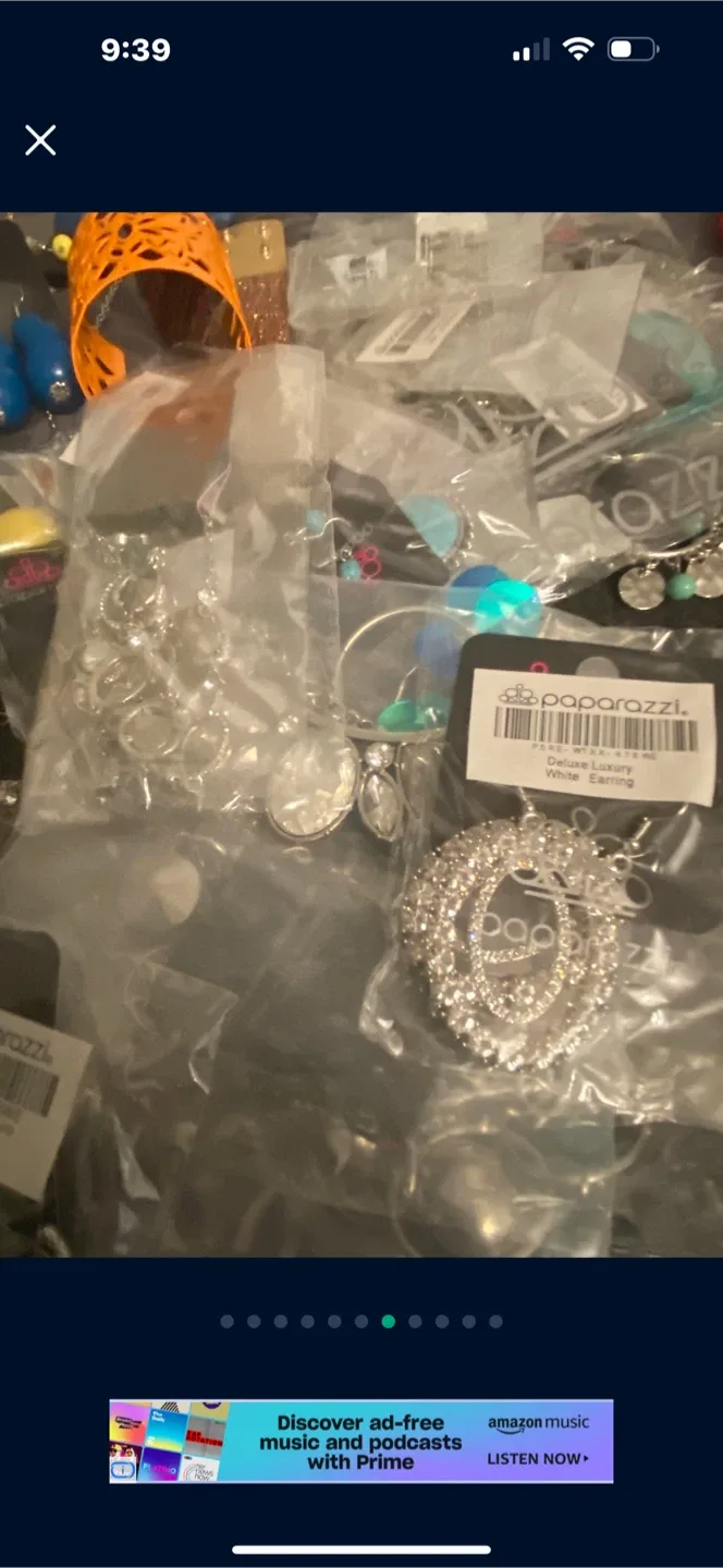 Paparazzi Jewelry Lot - Necklaces, Bracelets, Earrings image indicator(4)