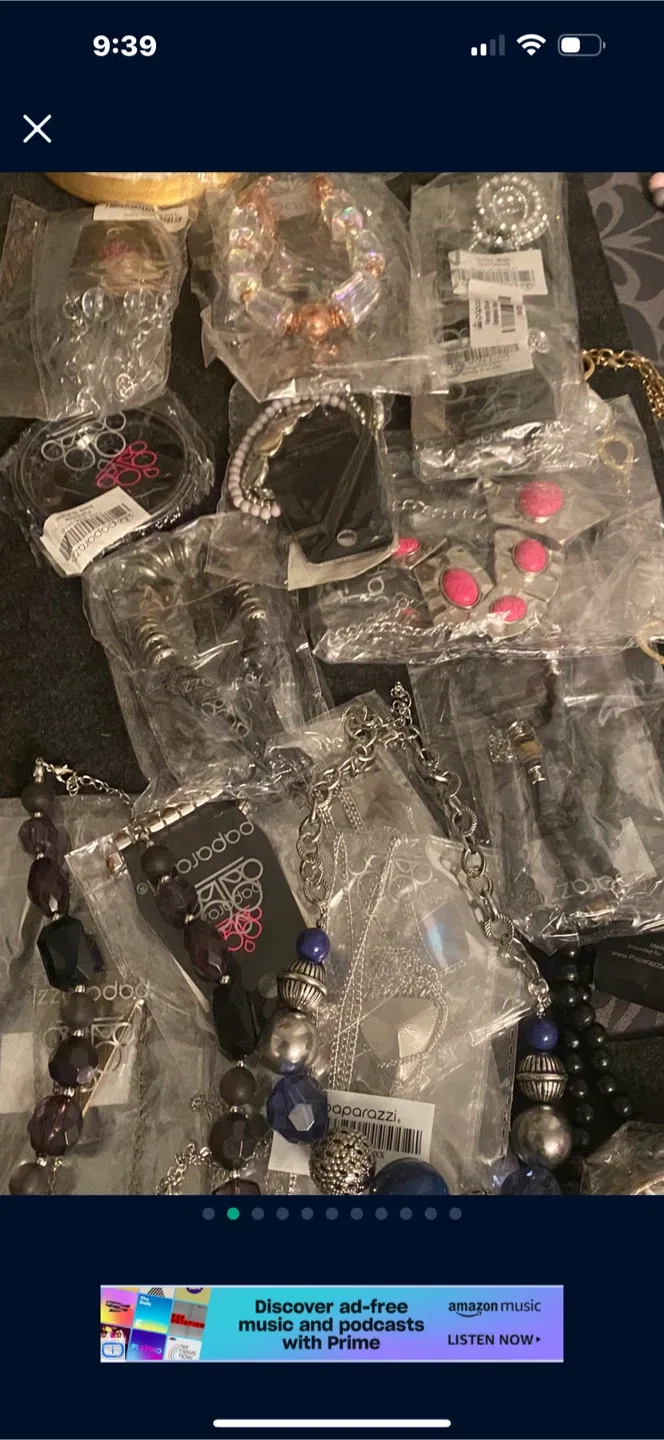 Paparazzi Jewelry Lot - Necklaces, Bracelets, Earrings image indicator(6)