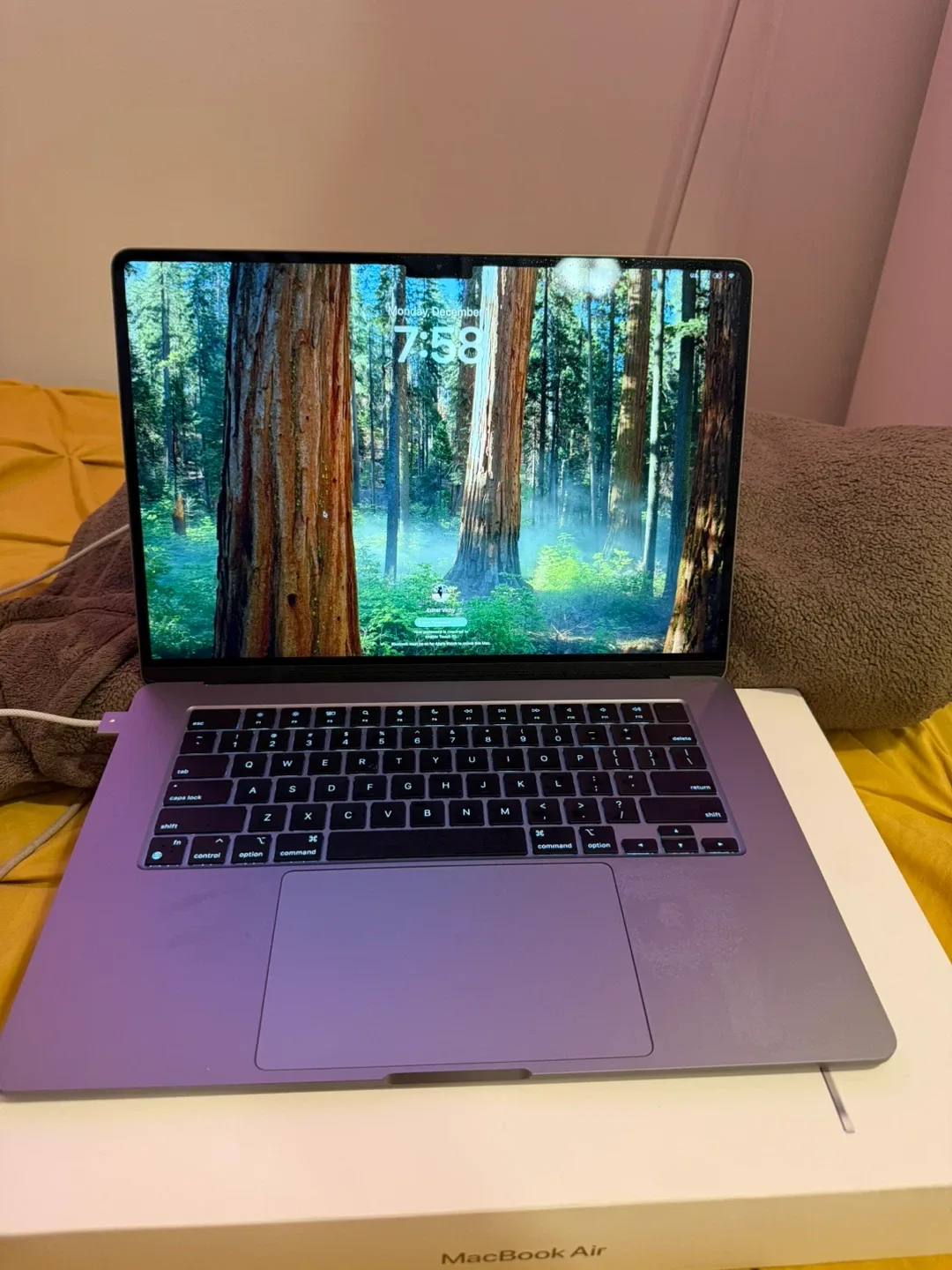 Apple MacBook Air 15-inch M3 Chip 256GB SSD image indicator(2)