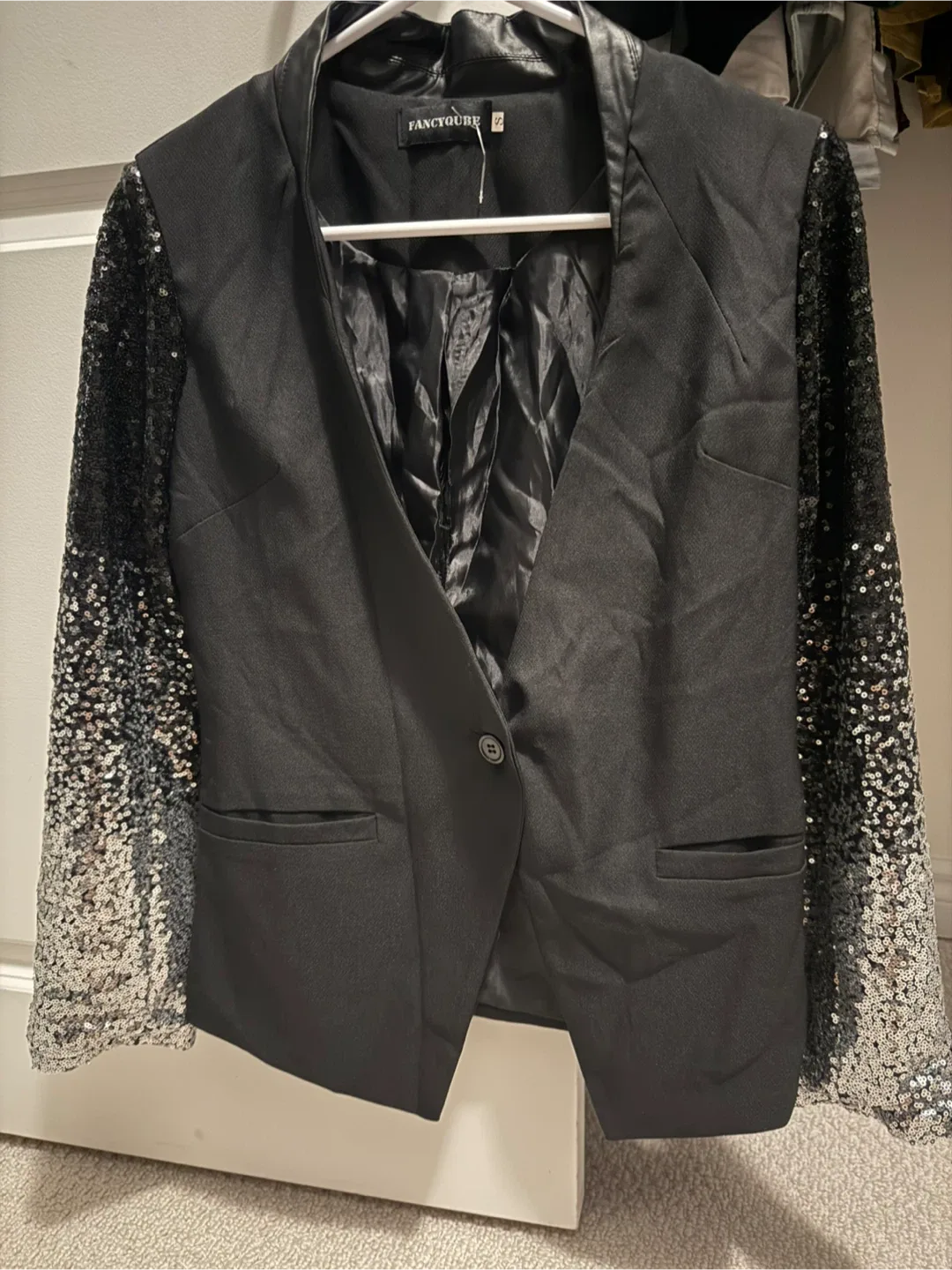FANCYTOURE Sequin Sleeve Blazer
