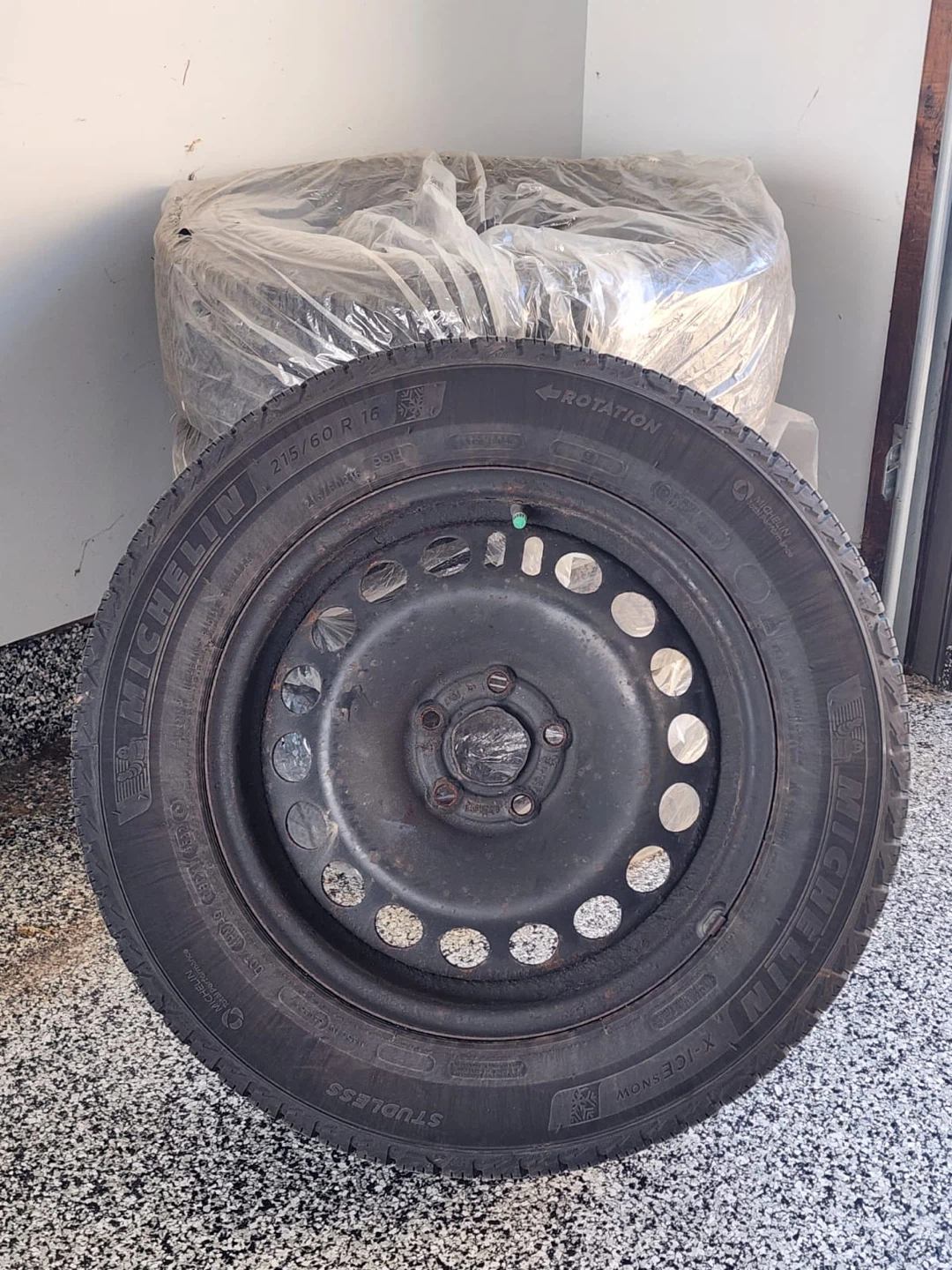 Michelin X-Ice Snow Tires ON RIMS - photo 2