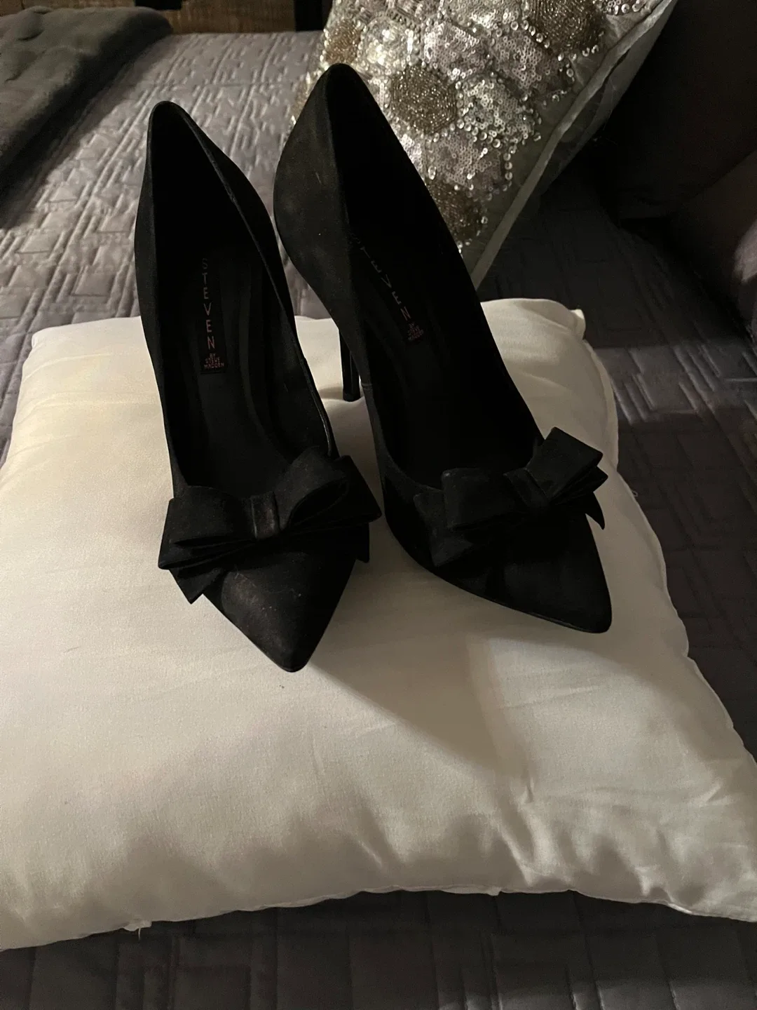 Steven Madden Black Suede heels size 9