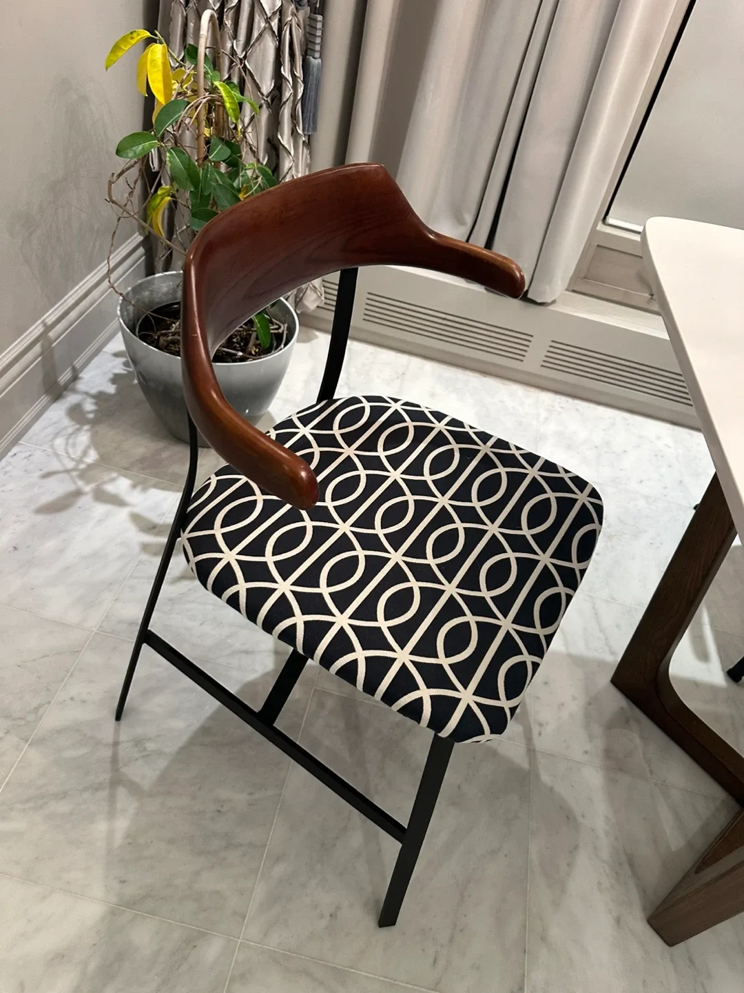 Dining Table with Chairs image indicator(4)