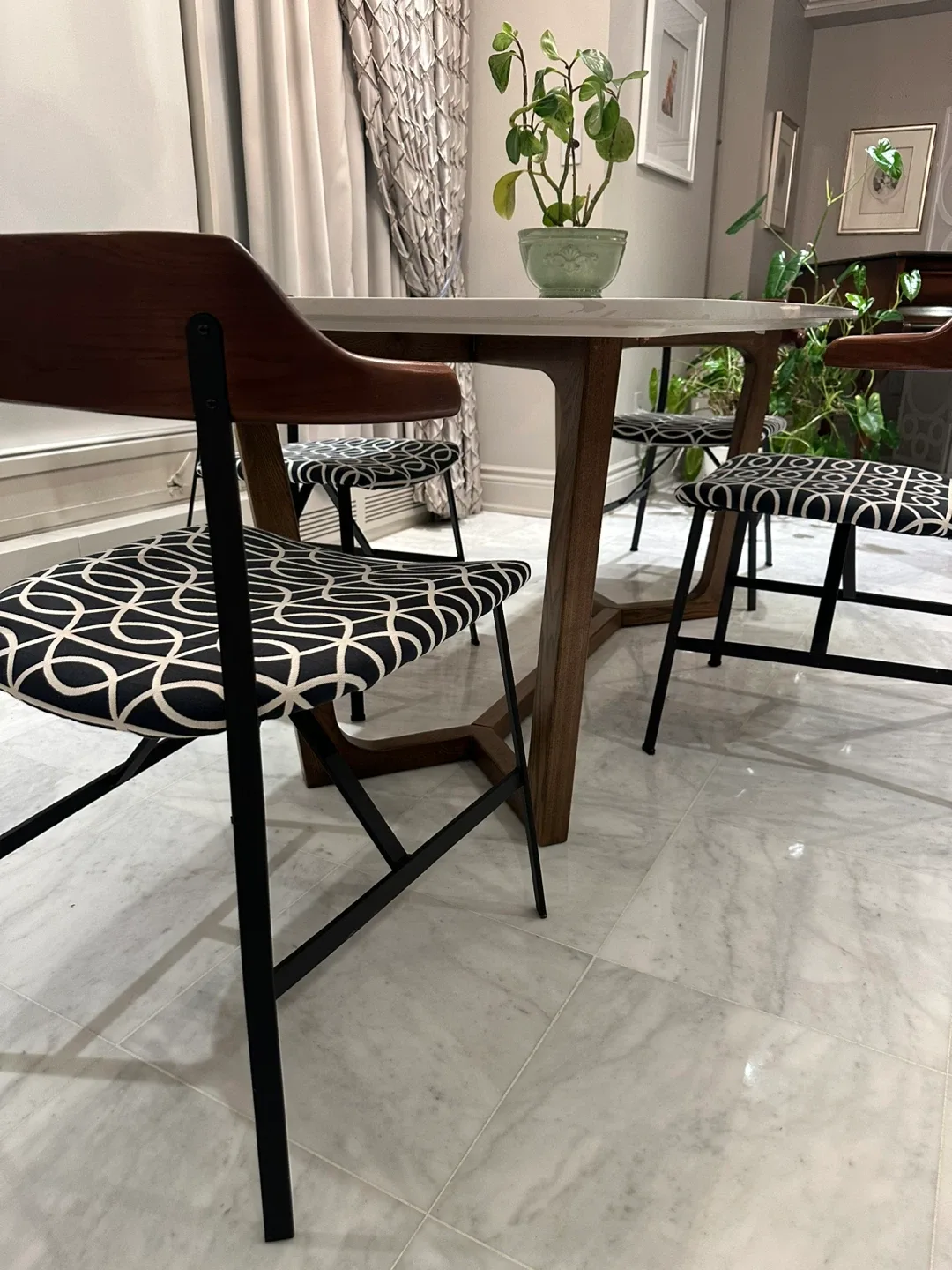 Dining Table with Chairs image indicator(3)