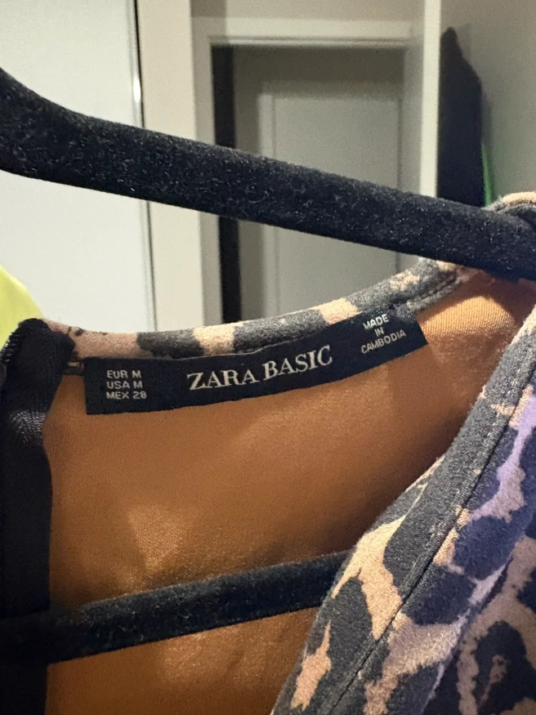 Zara Basic Leopard Print Dress - Size M image indicator(5)