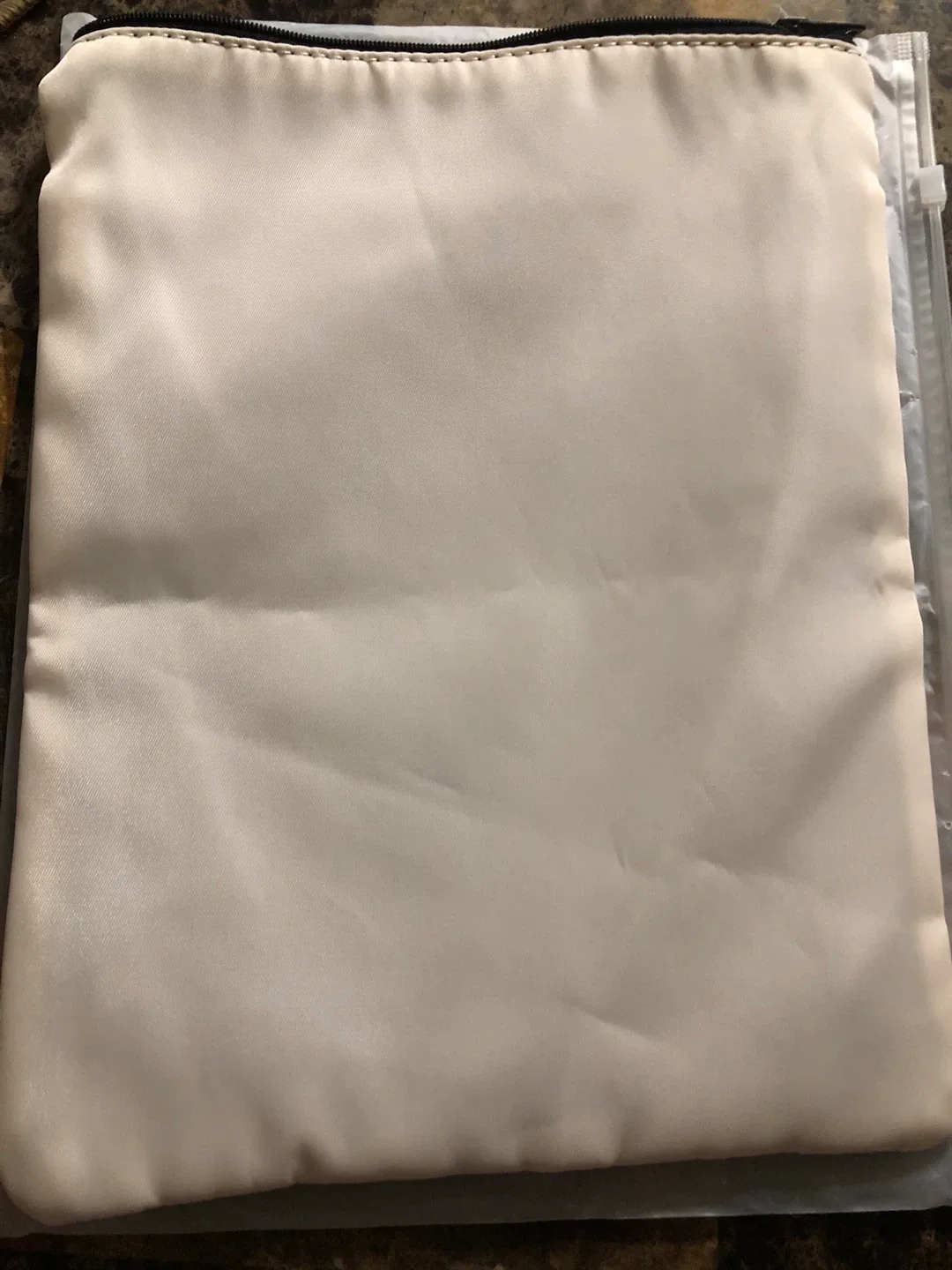 A Court of Thorns and Roses (ACOTAOR  ) book case Pouch - New image indicator(4)