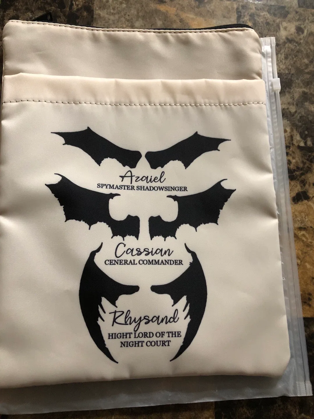 A Court of Thorns and Roses (ACOTAOR  ) book case Pouch - New image indicator(5)